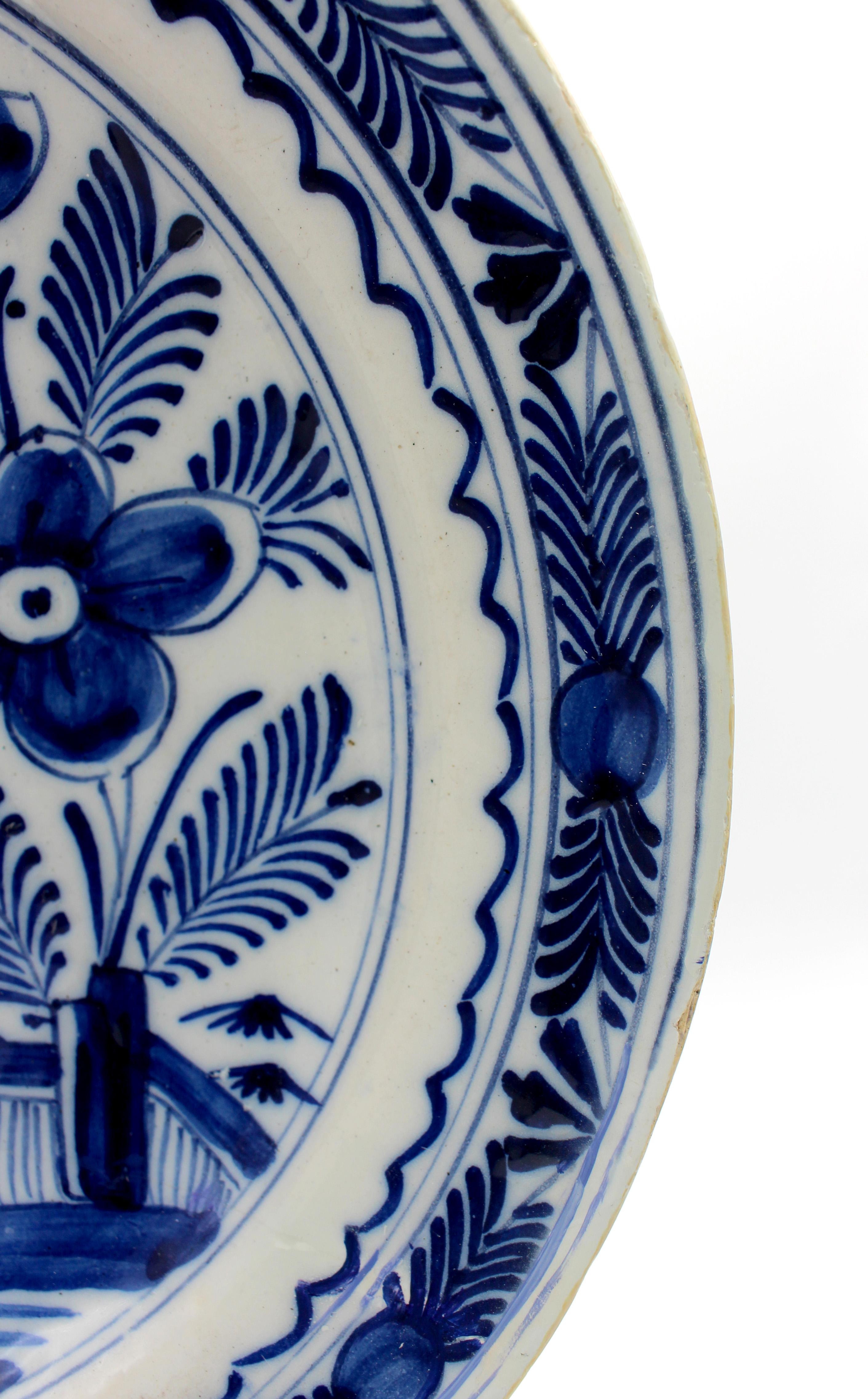 Circa 1780 Delft Blue & White Large Low Bowl or Chop Plate en Bueno estado para la venta en Chapel Hill, NC