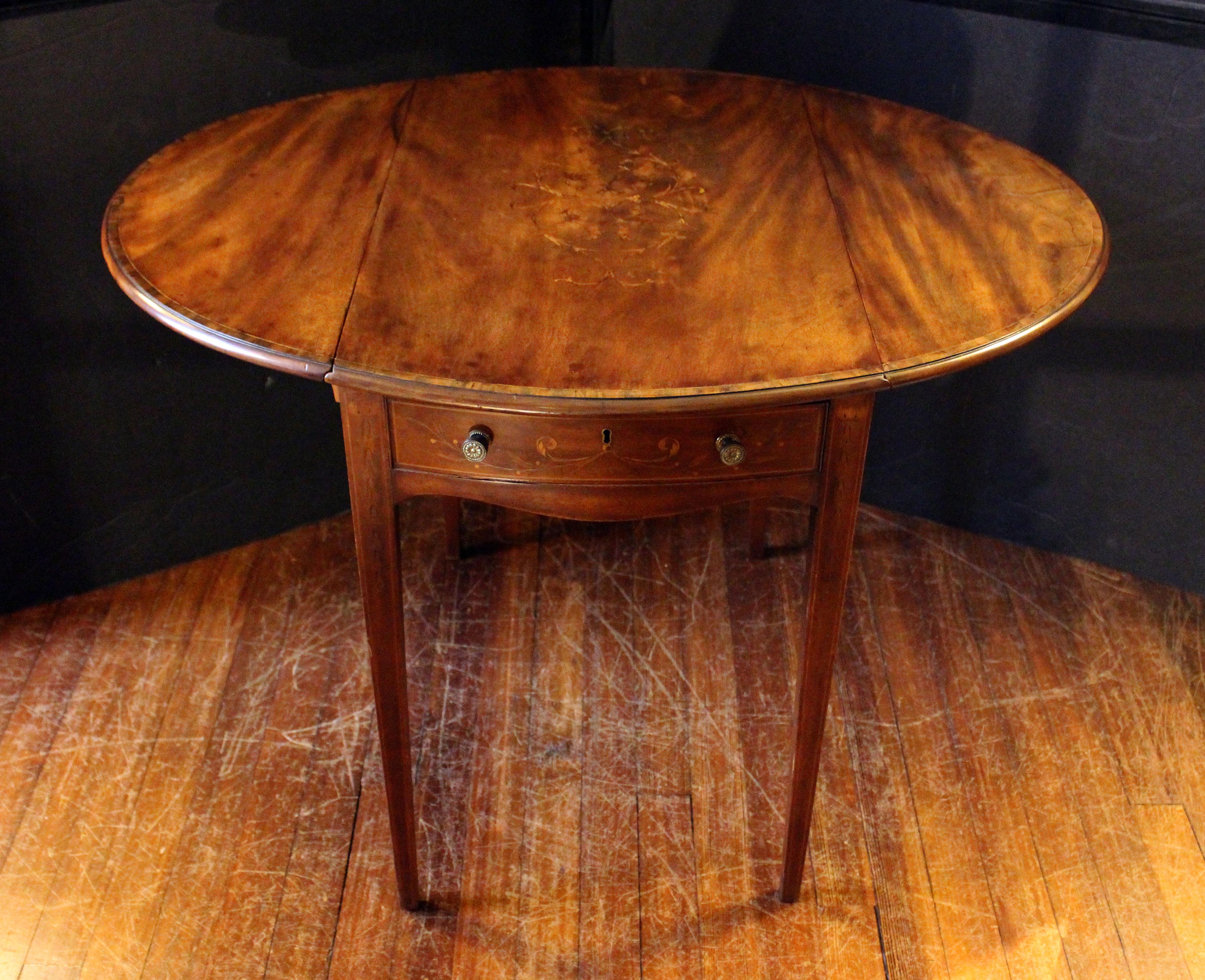 Néoclassique Table Pembroke incrustée George III anglaise datant d'environ 1780 en vente