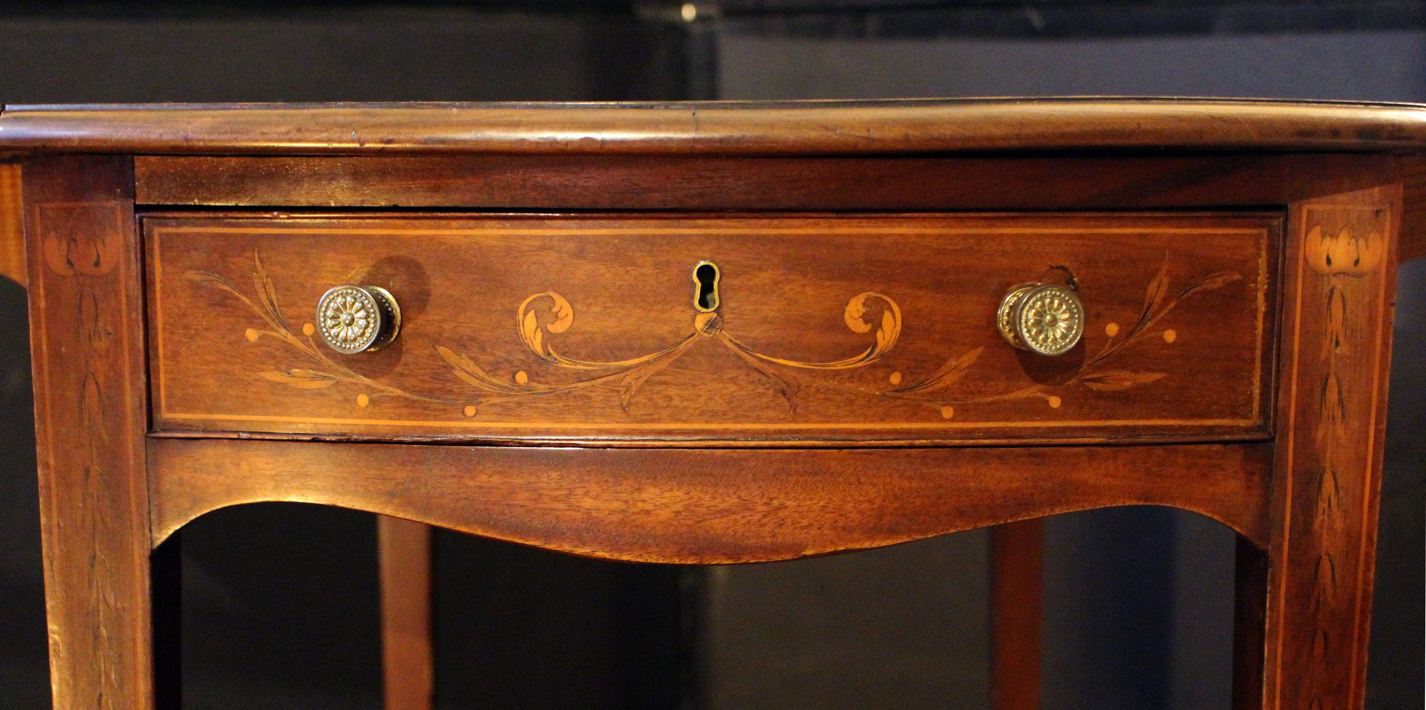 Incrusté Table Pembroke incrustée George III anglaise datant d'environ 1780 en vente