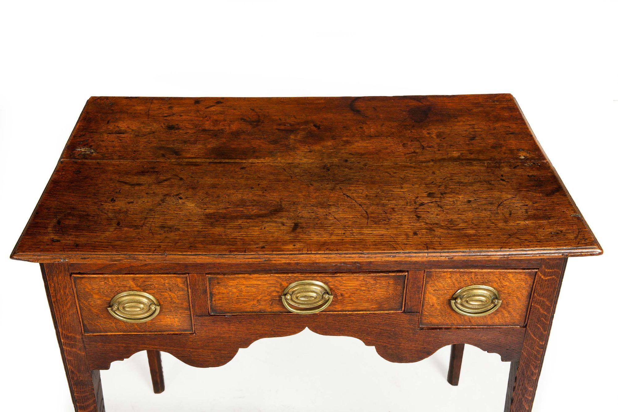 Circa 1780 English George III Patinated Oak Antique Writing Table For Sale 2