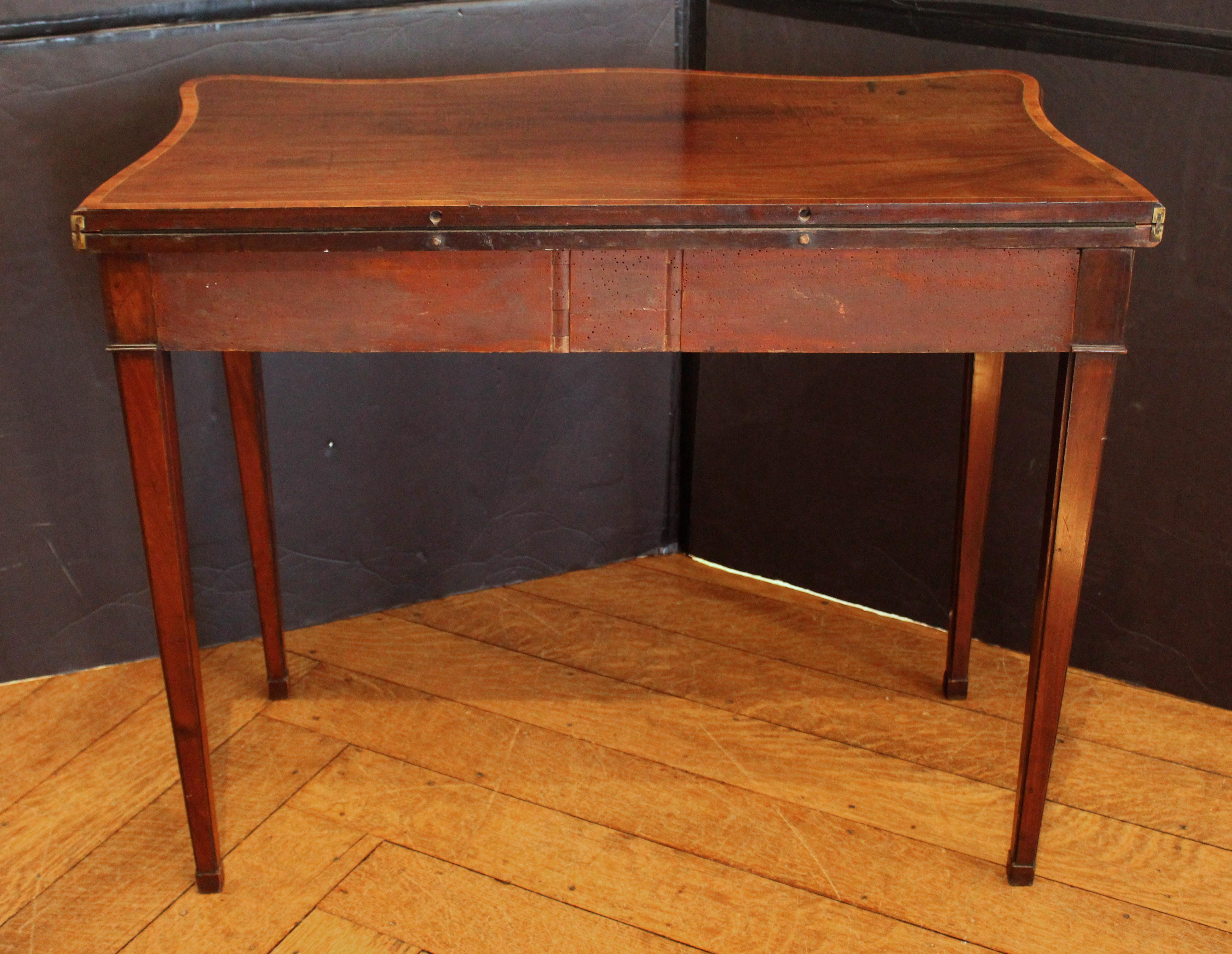 Circa 1780 English George III Serpentine Form Games Table In Good Condition For Sale In Chapel Hill, NC
