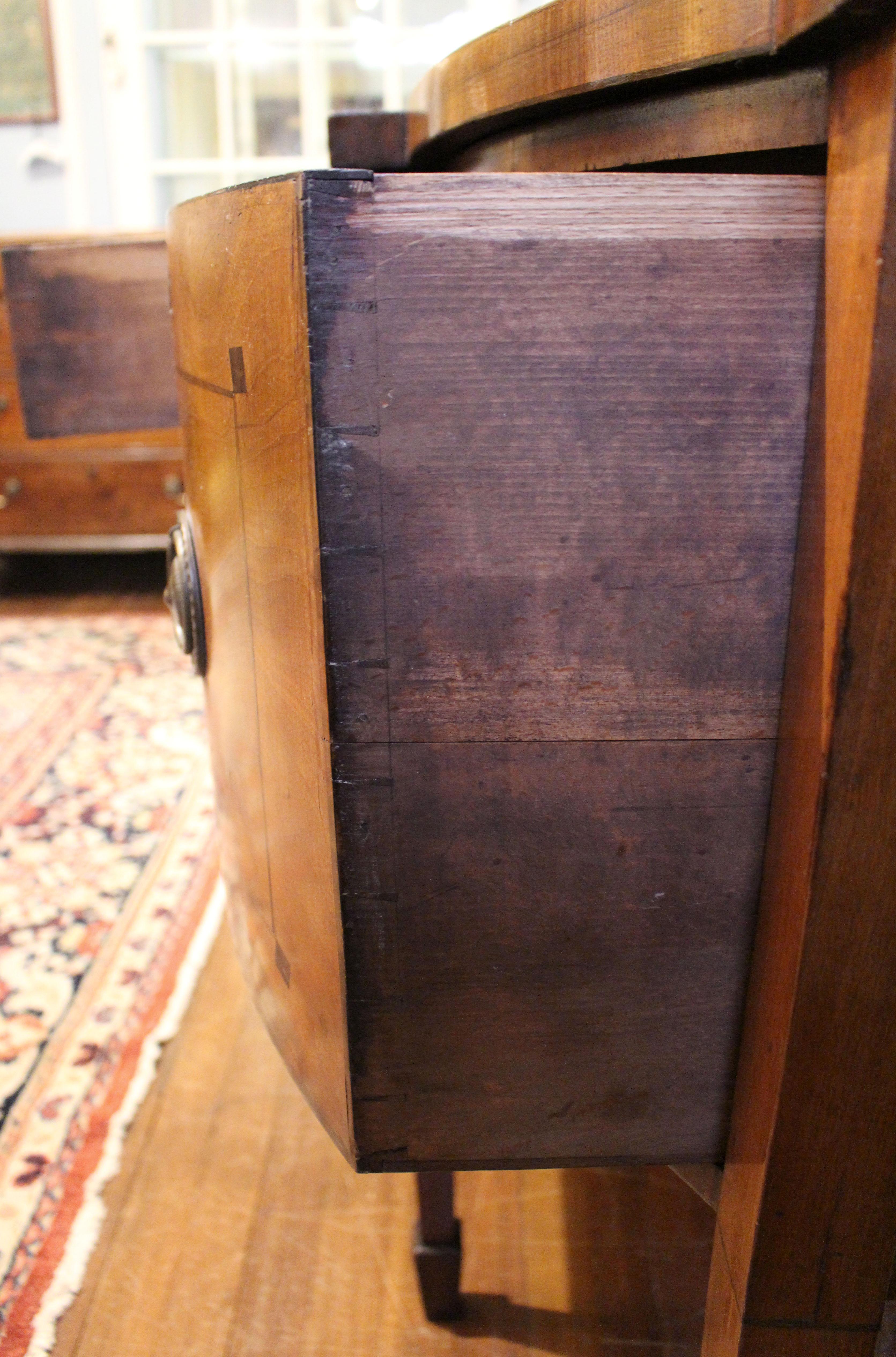 Sideboard mit Bogenfront aus der George-III-Periode, englisch, um 1780 im Angebot 4