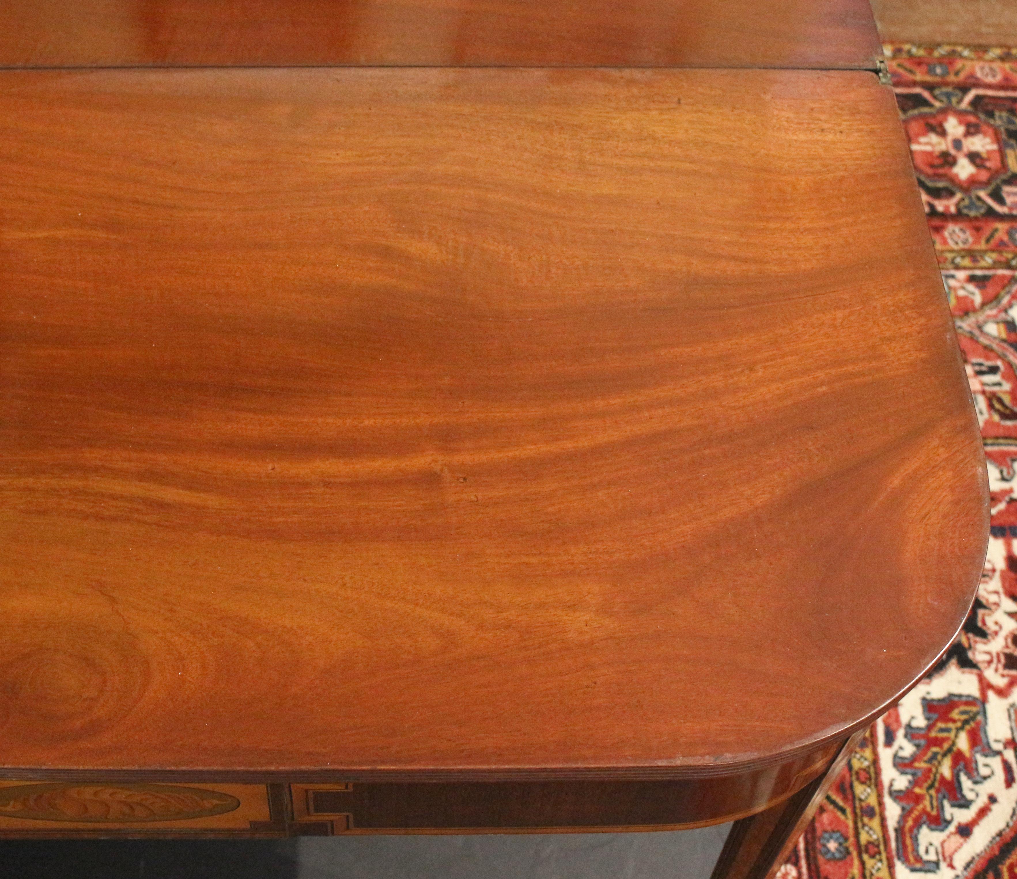 Table à thé anglaise George III datant d'environ 1780 en vente 1