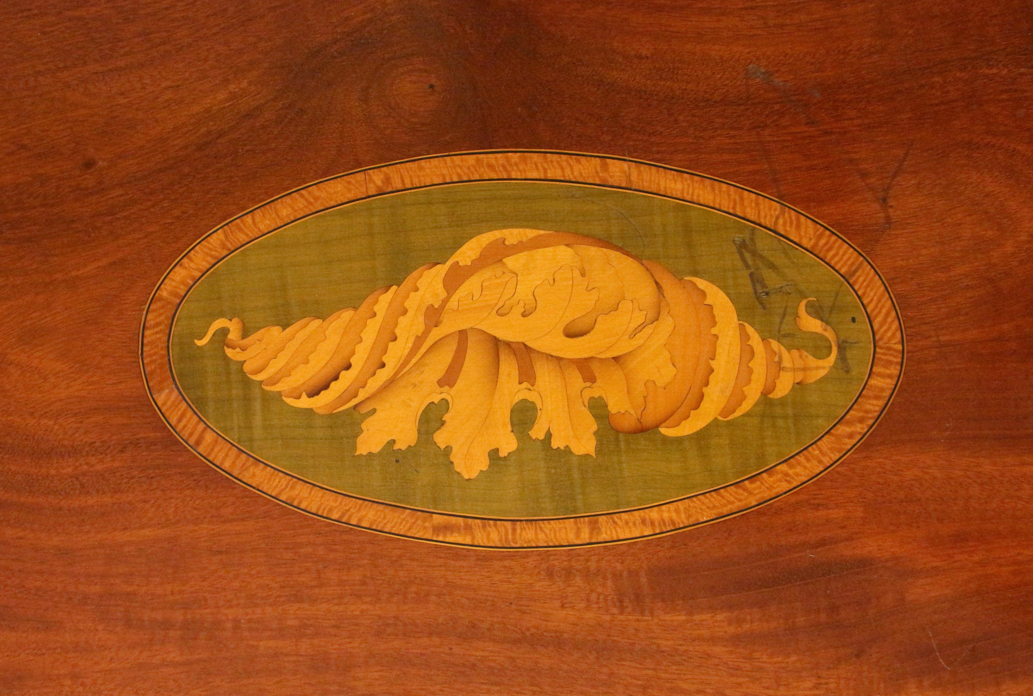 Table à thé anglaise George III datant d'environ 1780 en vente 3