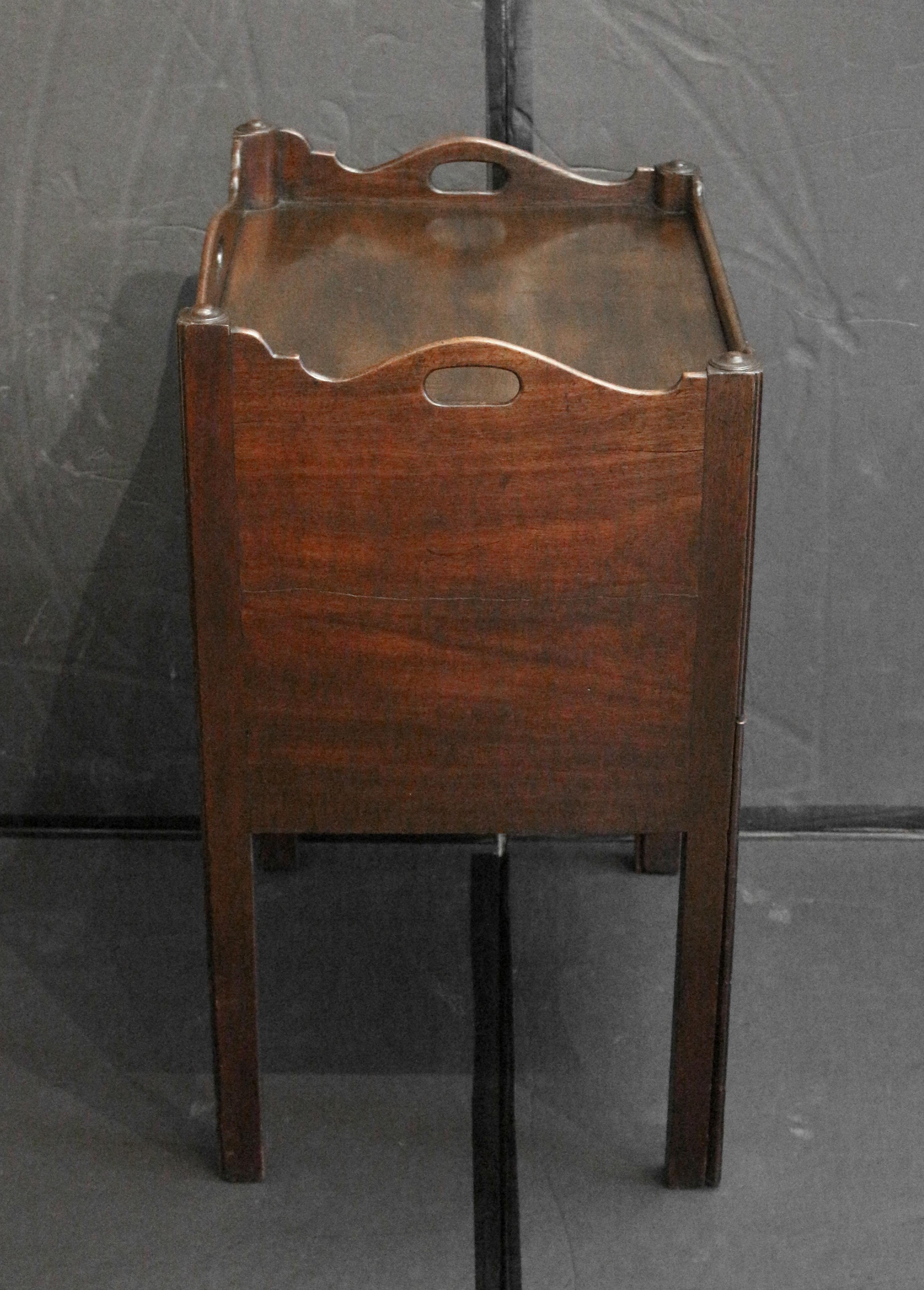 Anglais Table d'appoint anglaise d'époque George III datant d'environ 1780 en vente