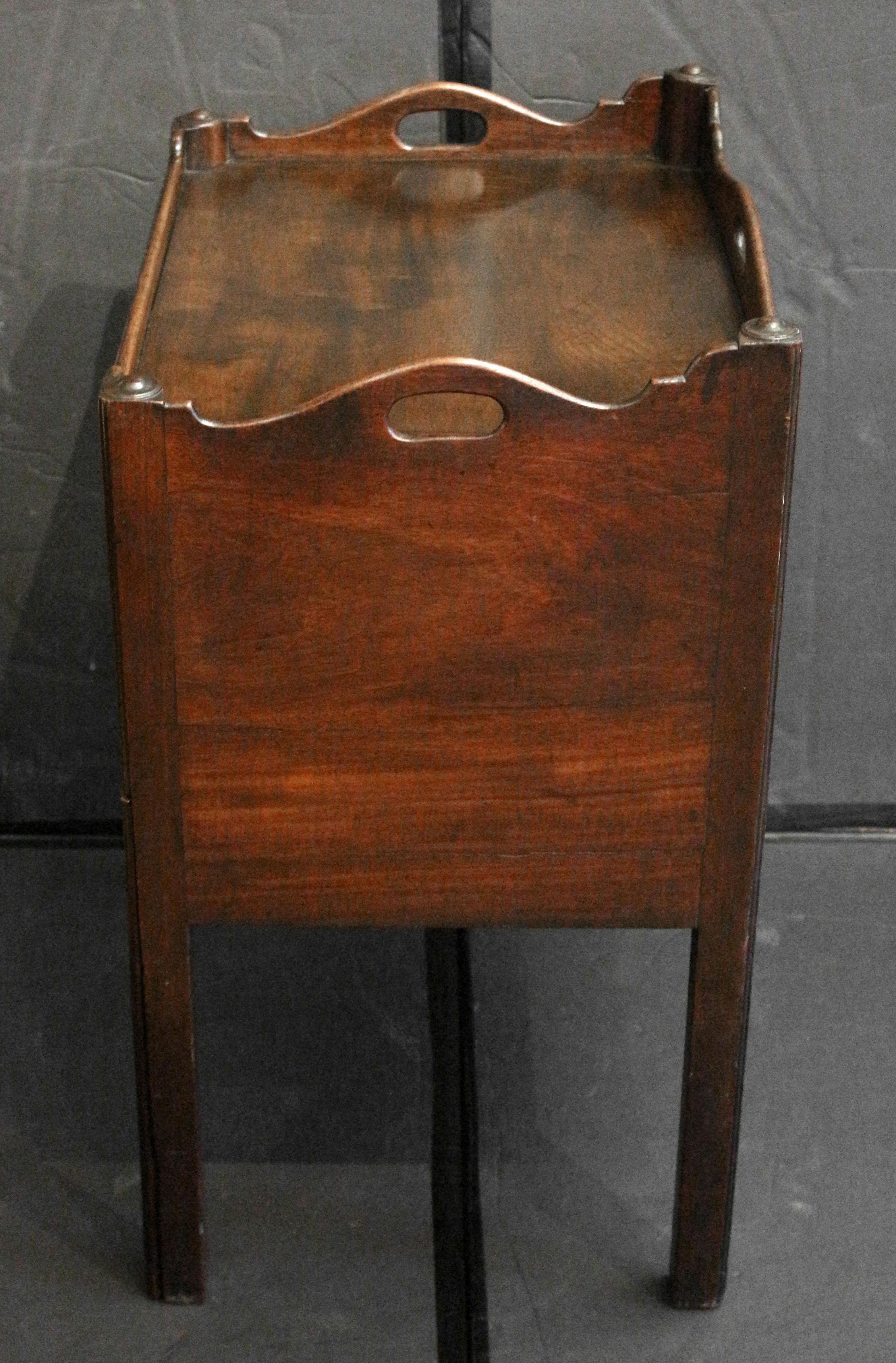 Table d'appoint anglaise d'époque George III datant d'environ 1780 Bon état - En vente à Chapel Hill, NC