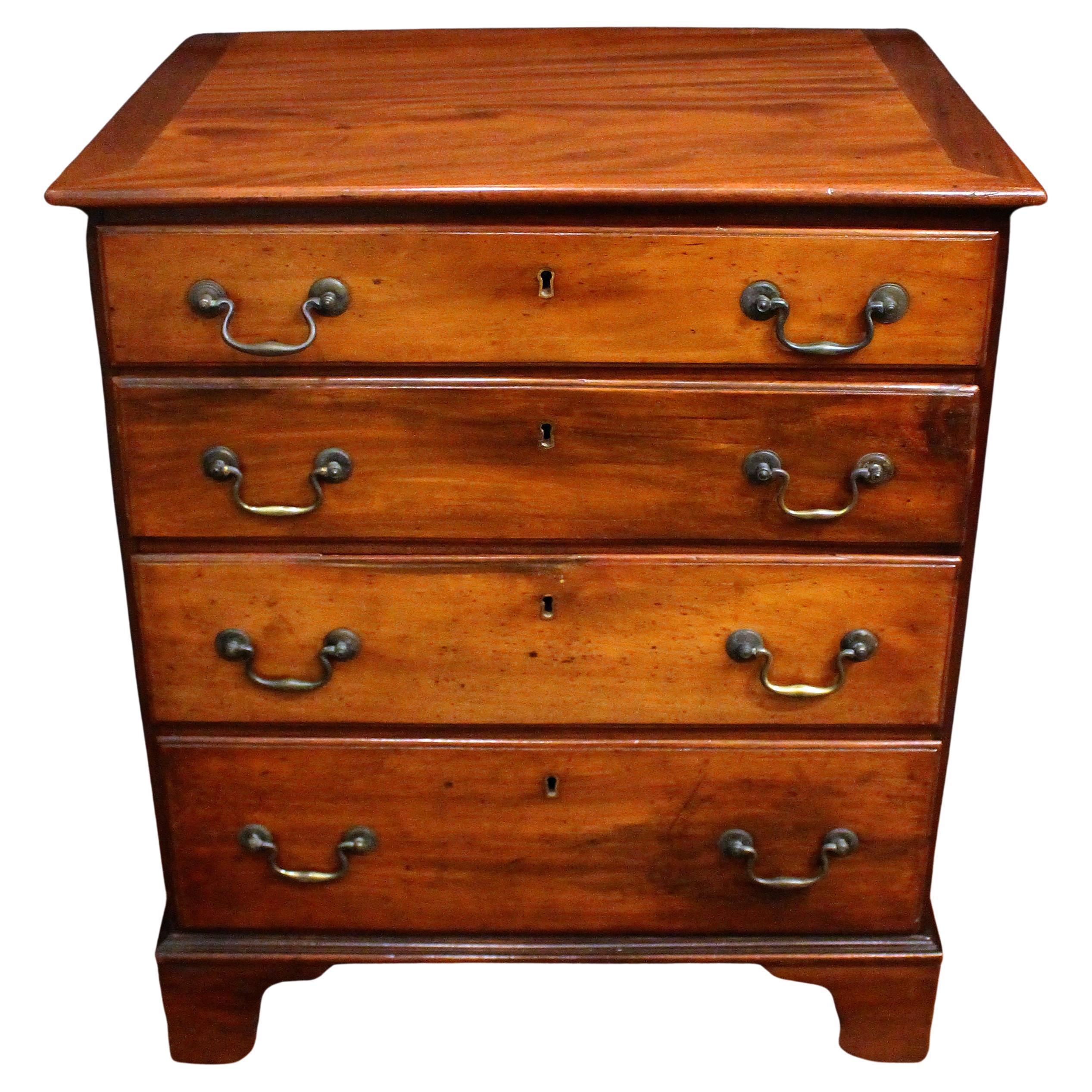 Circa 1780 Georgian Small Chest of Drawers For Sale at 1stDibs