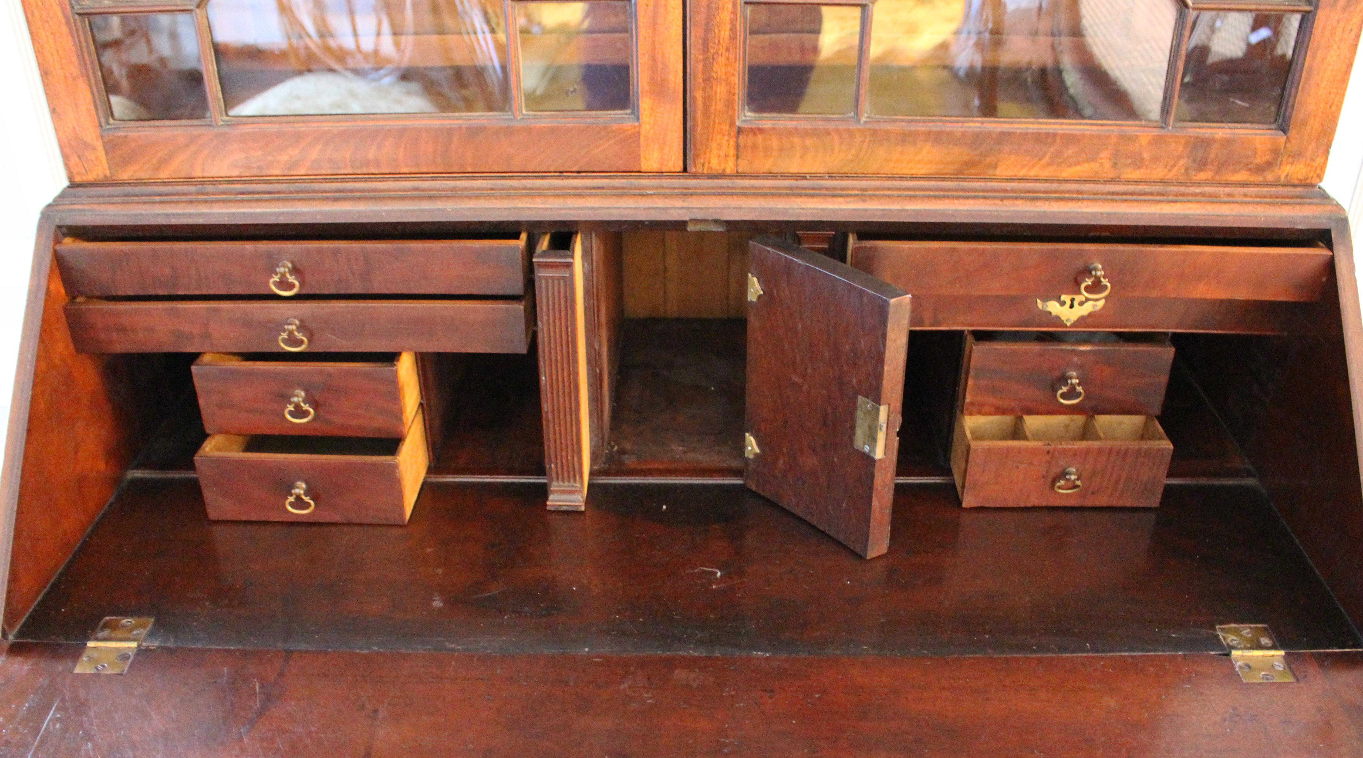 Circa 1780 Mahogany George III Bureau Bookcase In Good Condition In Chapel Hill, NC