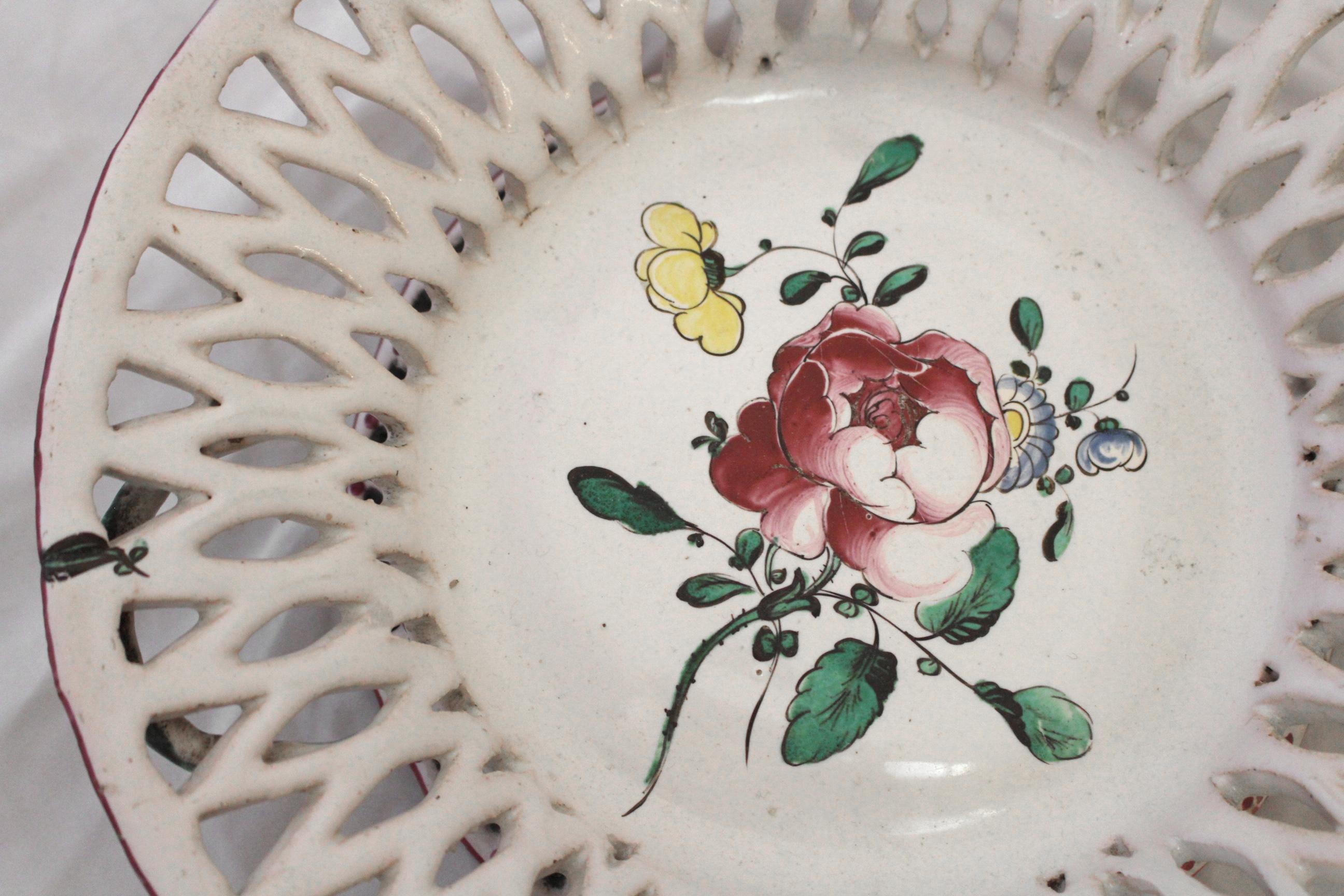 Circa 1780 Cesto neoclásico de loza de Luneville Neoclásico en venta