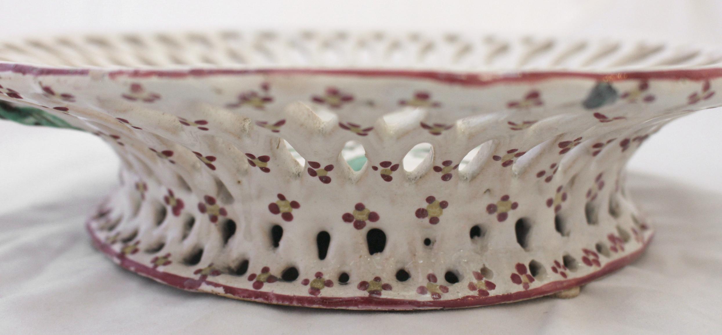 Circa 1780 Cesto neoclásico de loza de Luneville Francés en venta