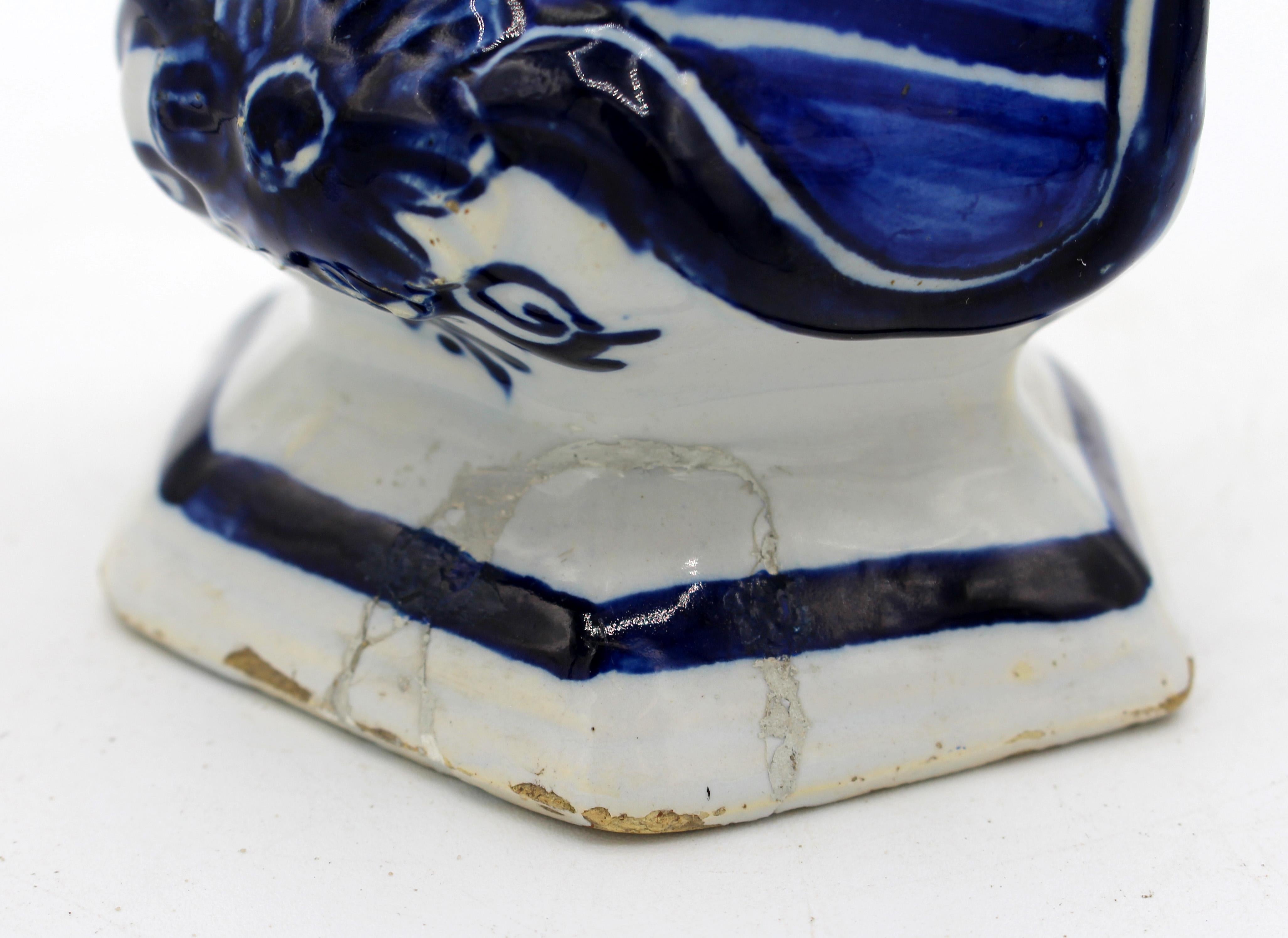 Circa 1780 Pareja de jarrones de vidrio azul y blanco de Delft siglo XVIII en venta