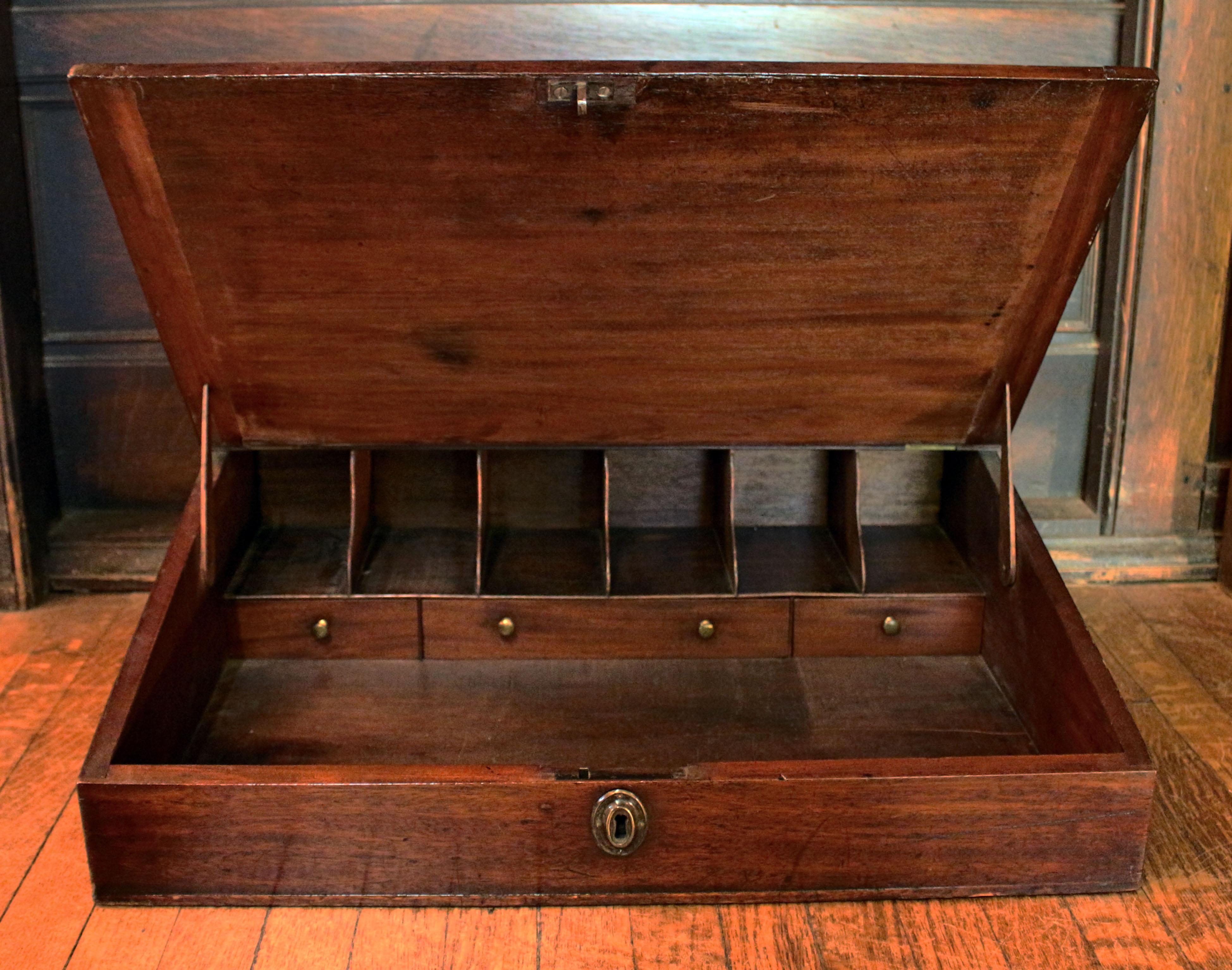 Circa 1780s Mahogany Georgian Writing Slope Box In Good Condition In Chapel Hill, NC