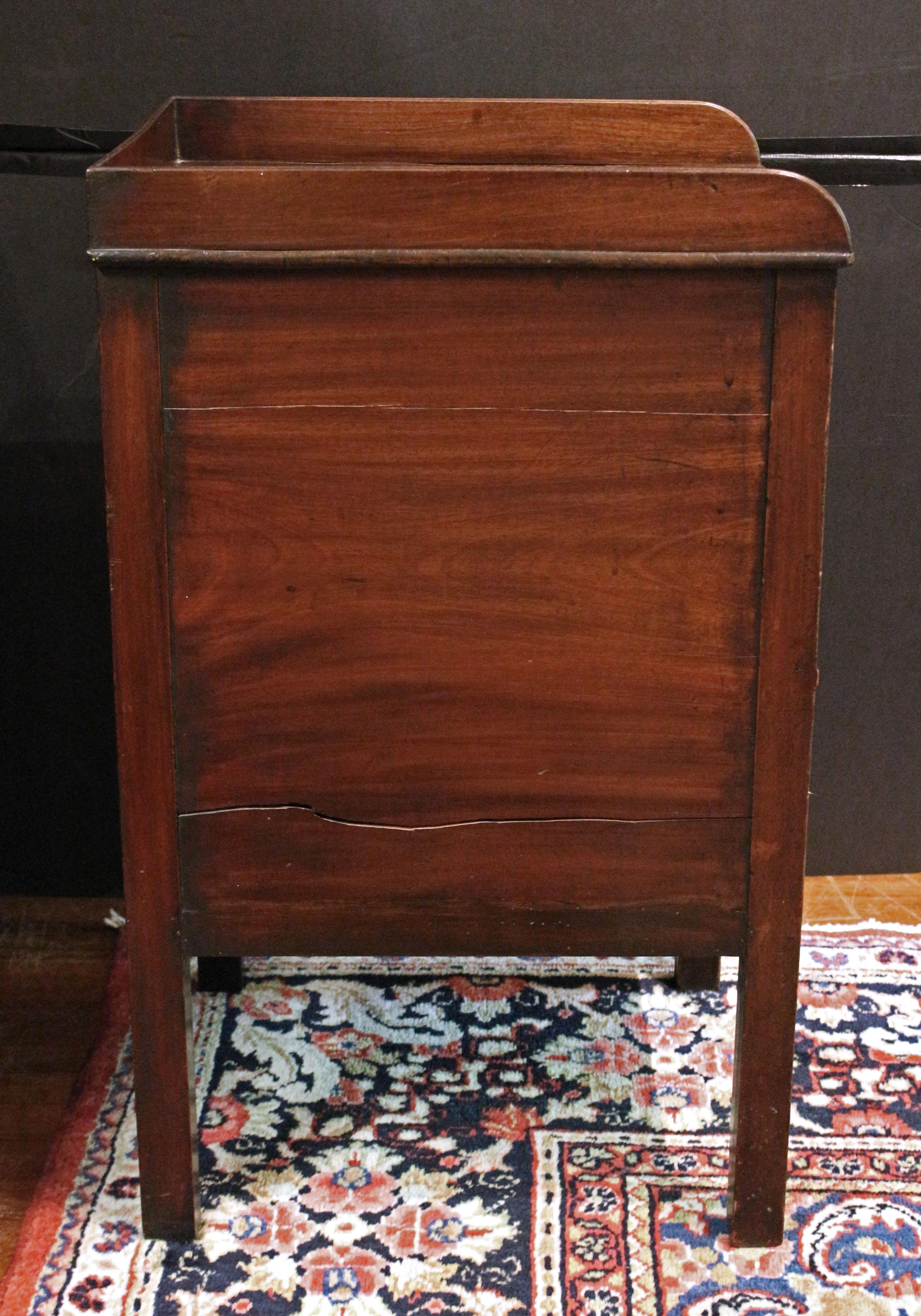 circa 1785 English Commode Cabinet For Sale 2
