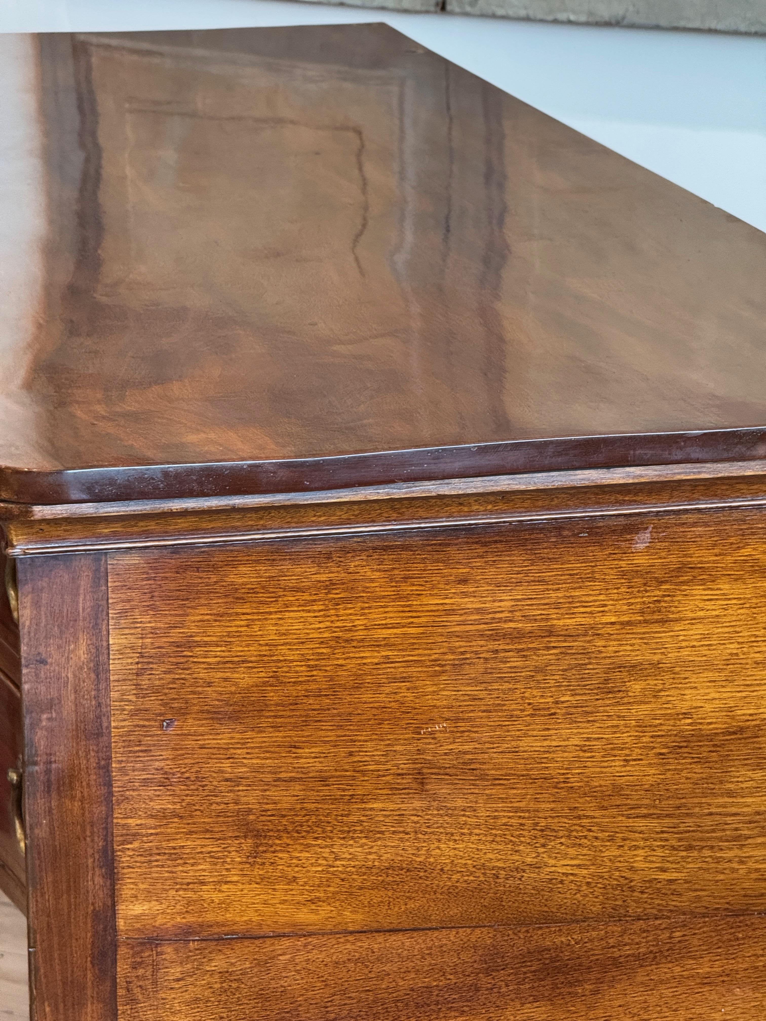 Circa 1795 George III Satinwood Banded Mahogany Sideboard With Serpentine Top For Sale 7