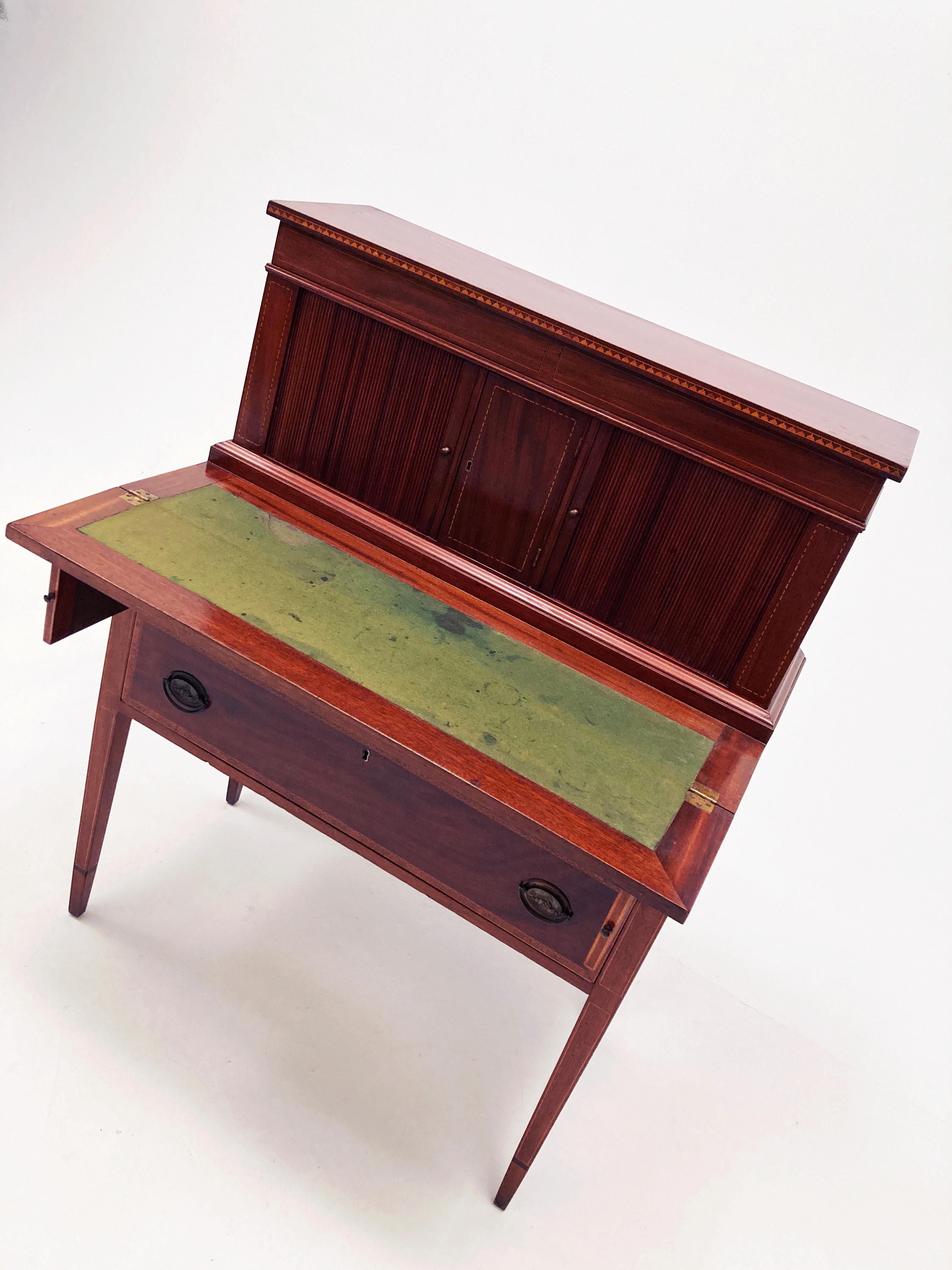 Circa 1800-1805 Mahogany Federal Hepplewhite Tambour Desk, Massachusetts For Sale 5