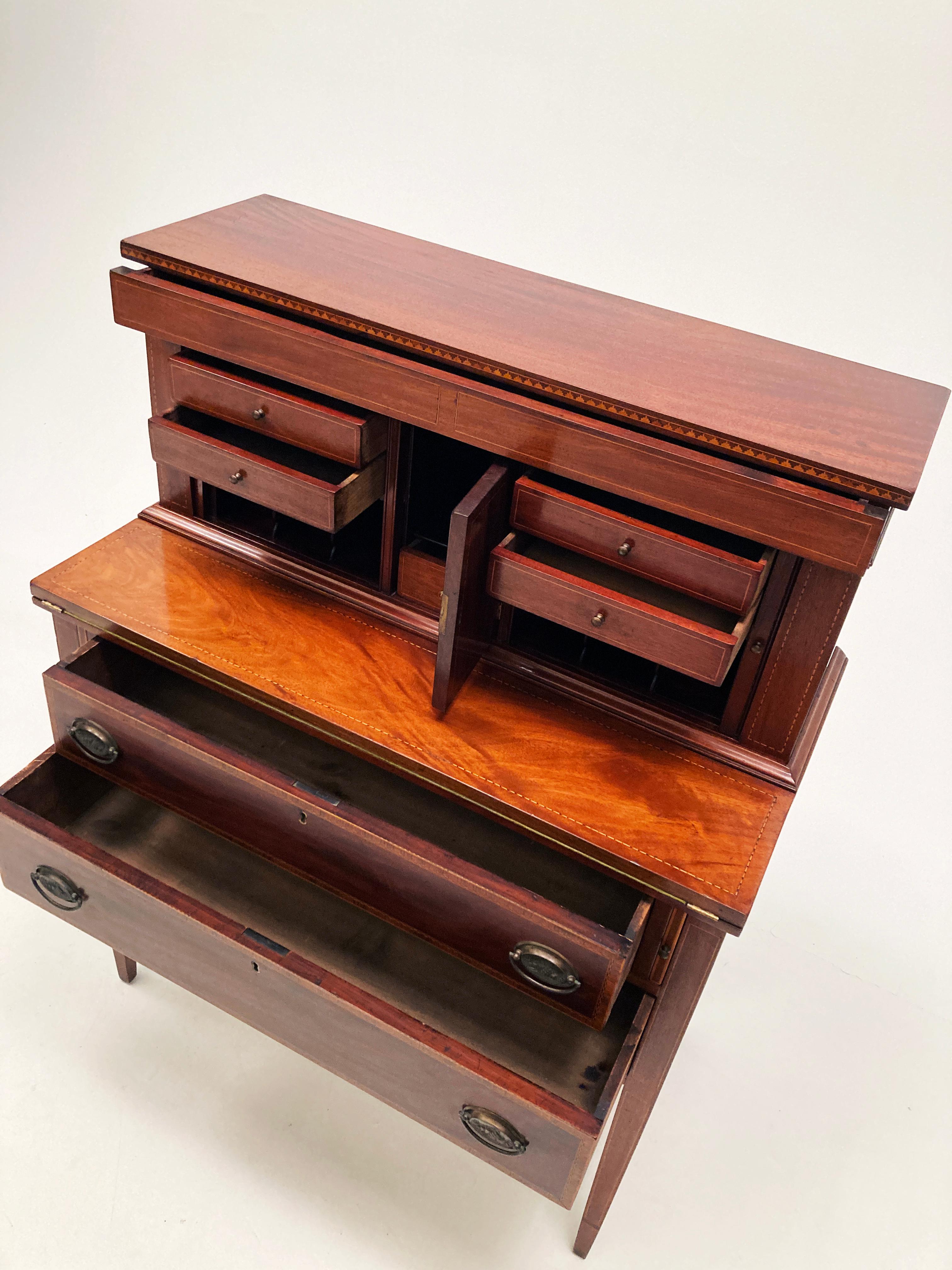 Circa 1800-1805 Mahogany Federal Hepplewhite Tambour Desk, Massachusetts For Sale 6