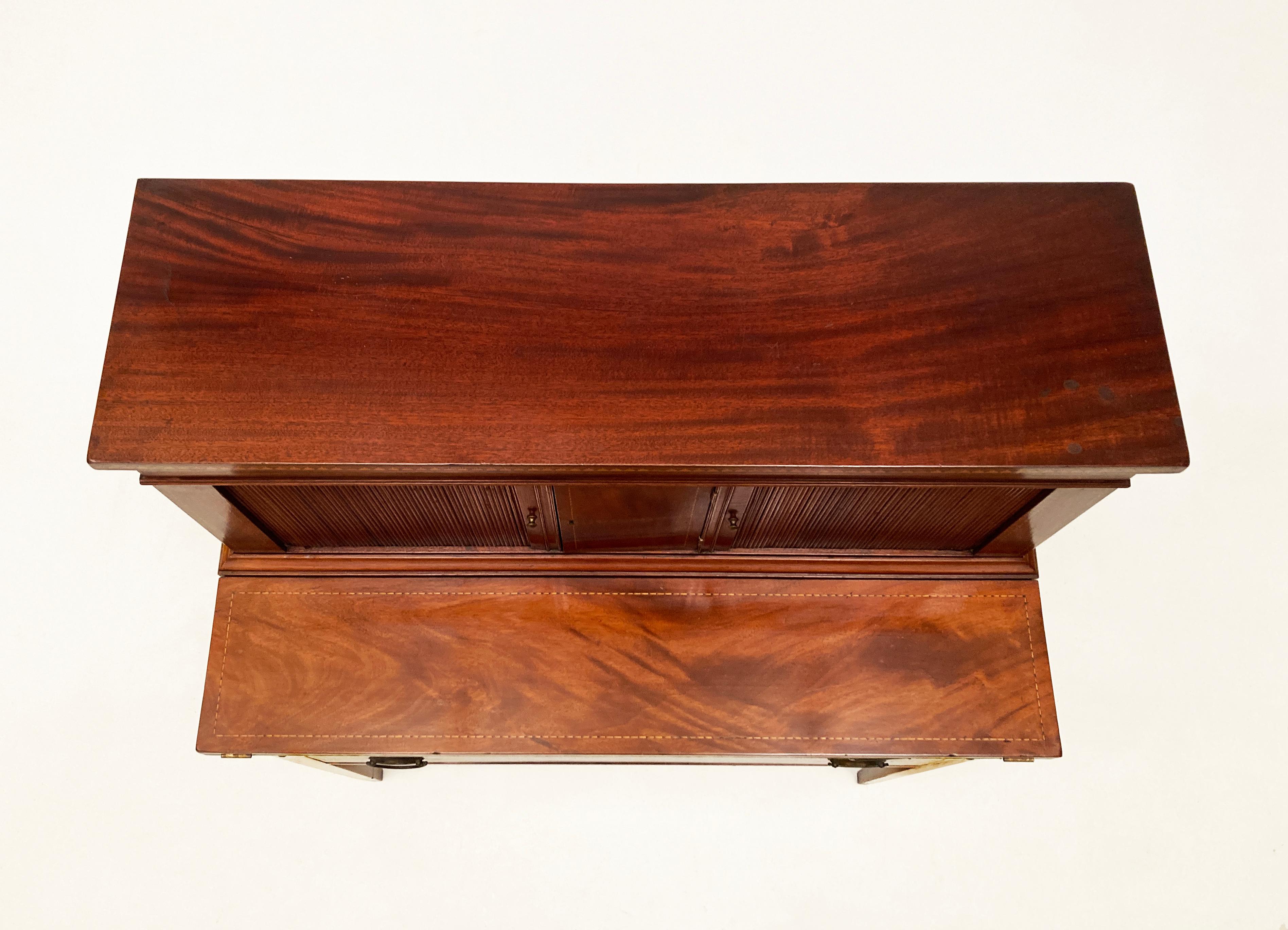 Circa 1800-1805 Mahogany Federal Hepplewhite Tambour Desk, Massachusetts For Sale 7