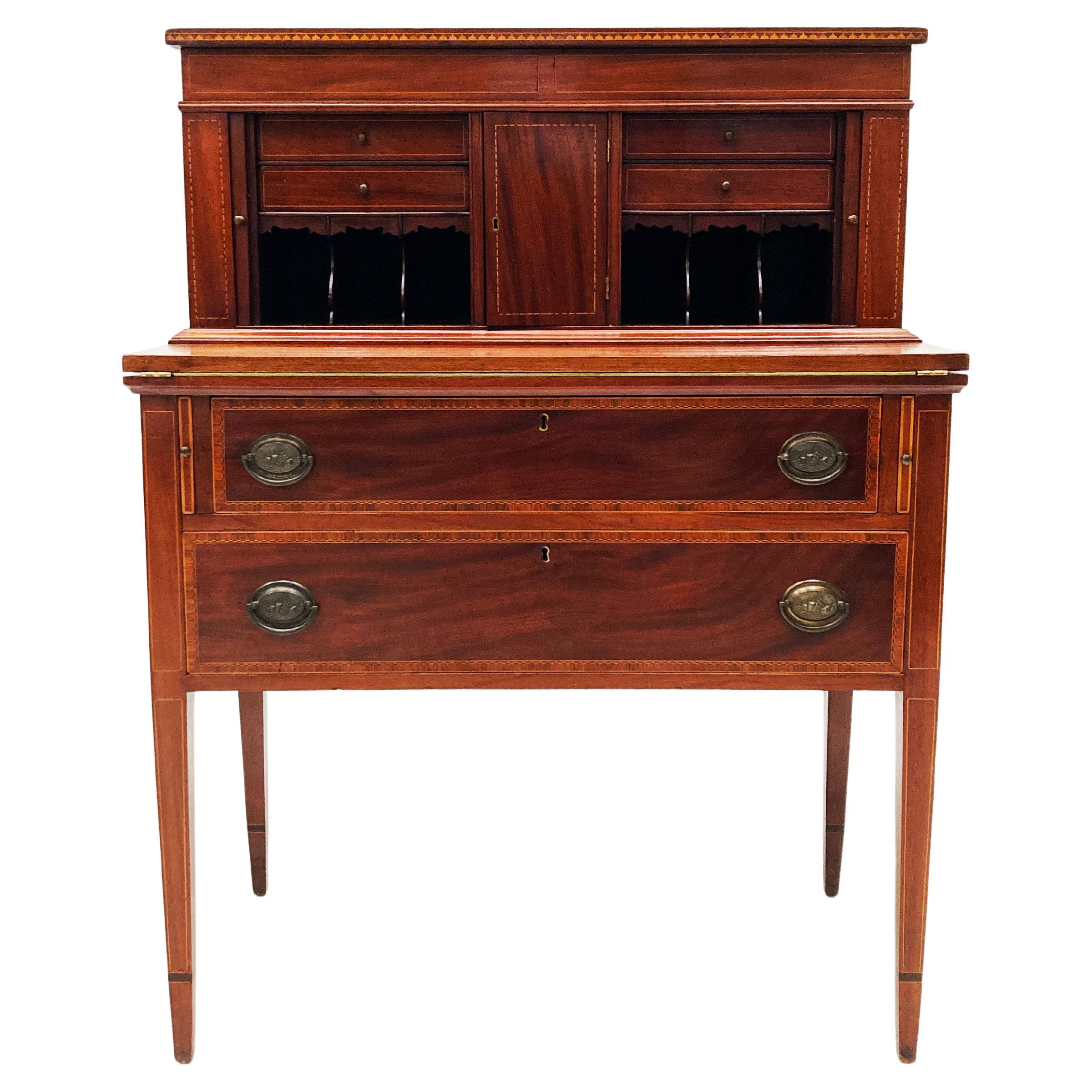 Bureau à tambour en acajou de style fédéral Hepplewhite, Massachusetts, vers 1800-1805 en vente