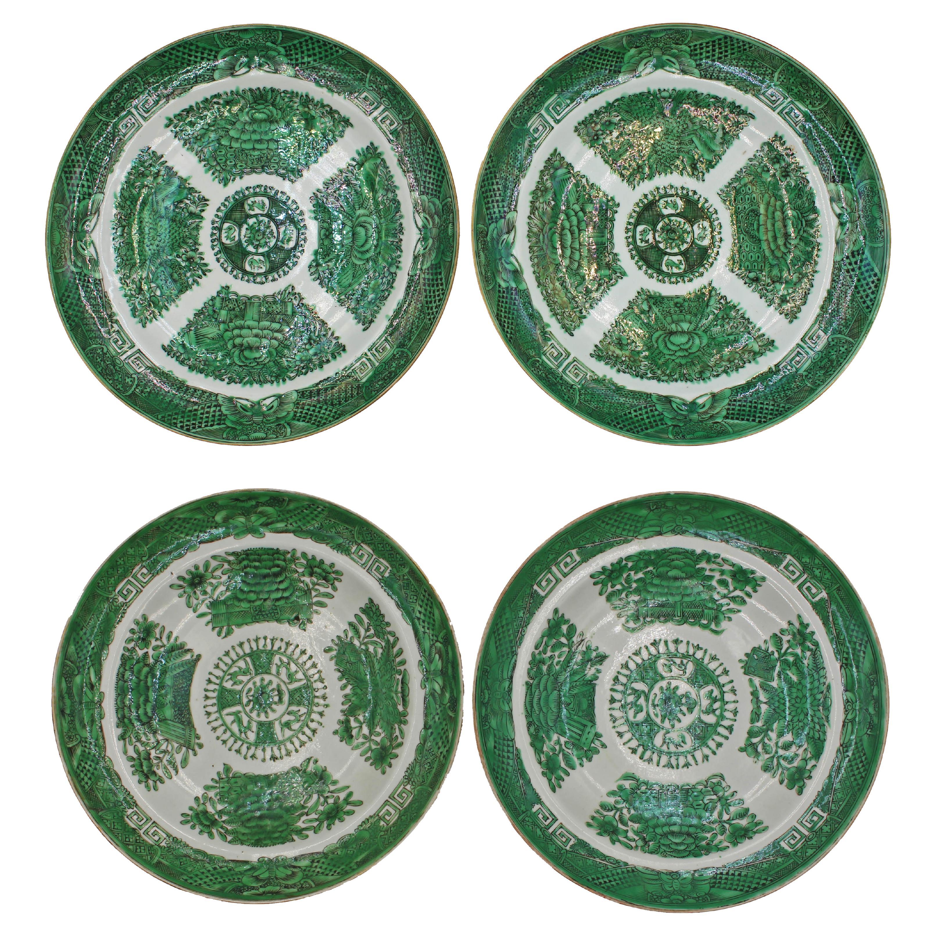 Circa 1800-1830 Assembled Set of Green Fitzhugh Porcelain Plates For Sale