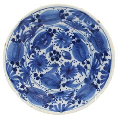 Circa 1800-1830 Plato azul y blanco