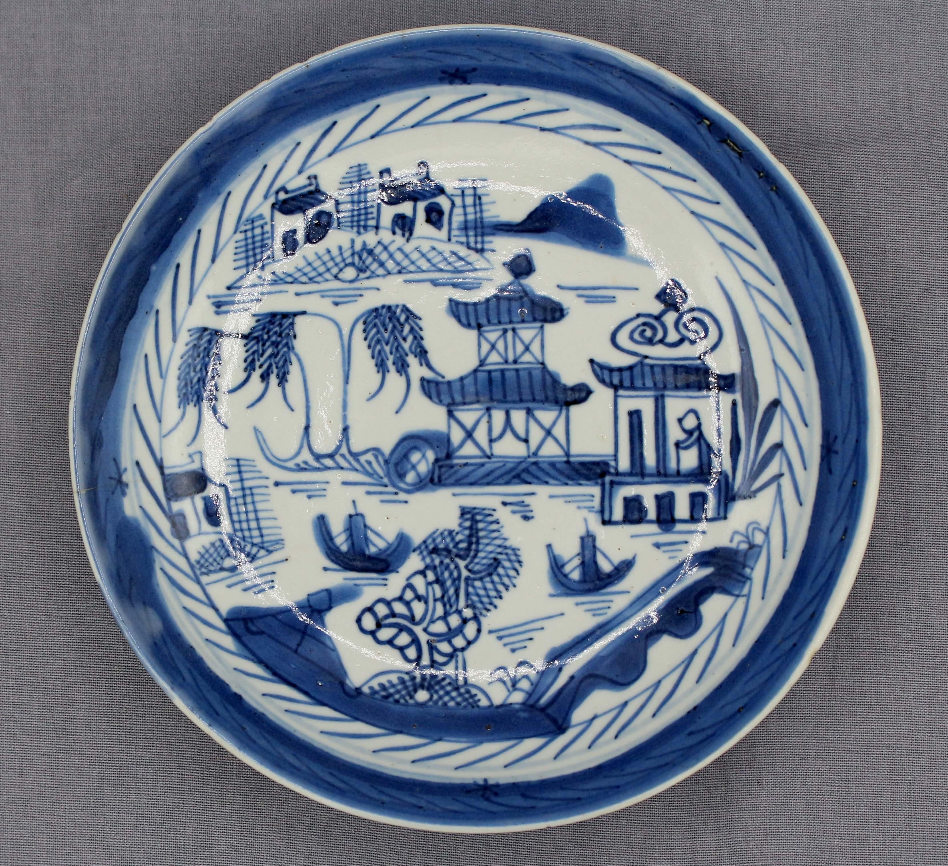 Exportation chinoise Groupe de 6 bols bas en porcelaine bleue de Canton, exporté de Chine vers 1800-1830 en vente