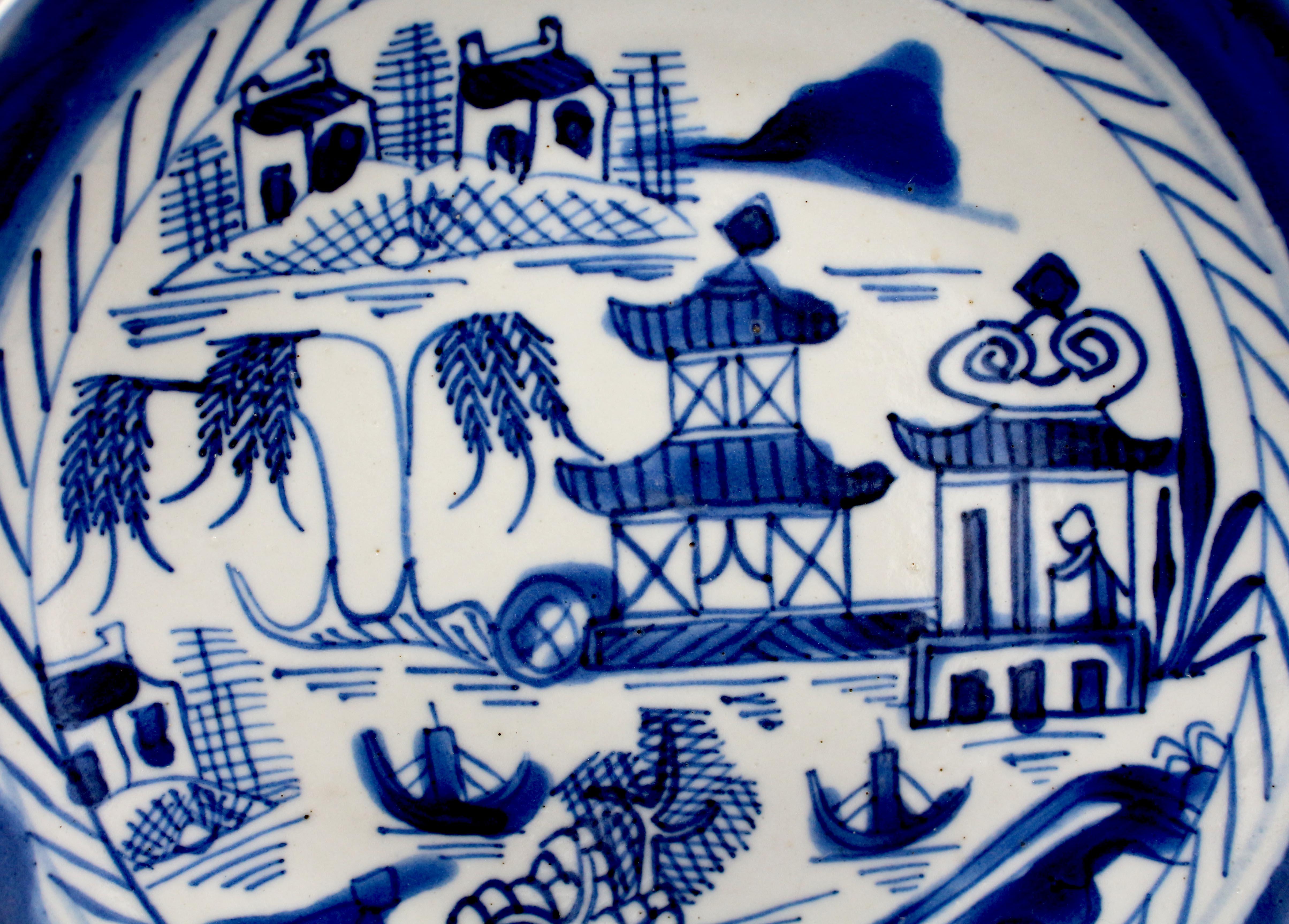 XIXe siècle Groupe de 6 bols bas en porcelaine bleue de Canton, exporté de Chine vers 1800-1830 en vente