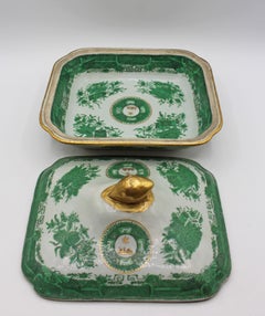 Circa 1800-1830 Pair of Green Fitzhugh Covered Vegetable Dishes