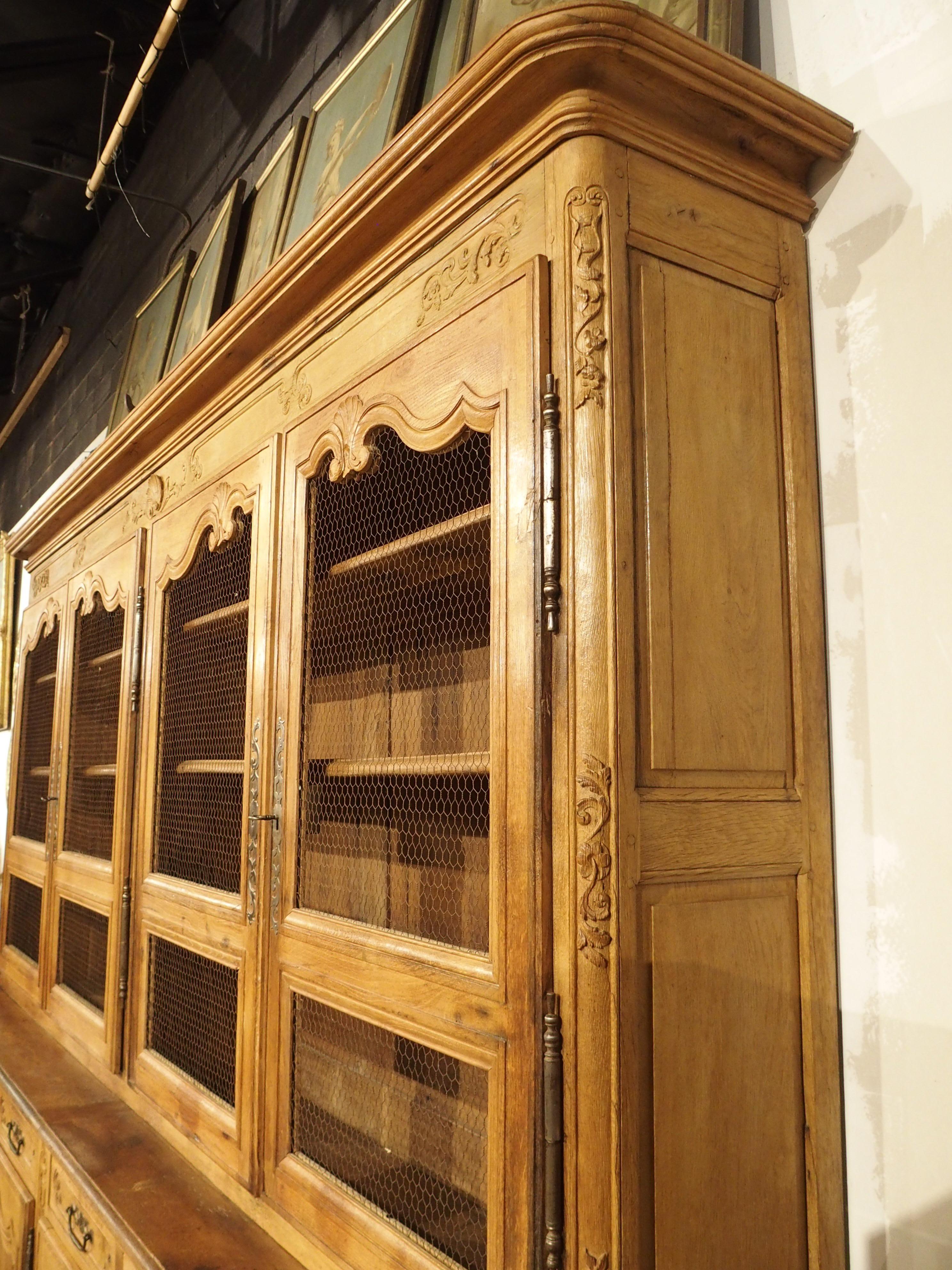 Circa 1800 Carved Oak and Wire Paneled Double Bibliothèque from Southwest France For Sale 5