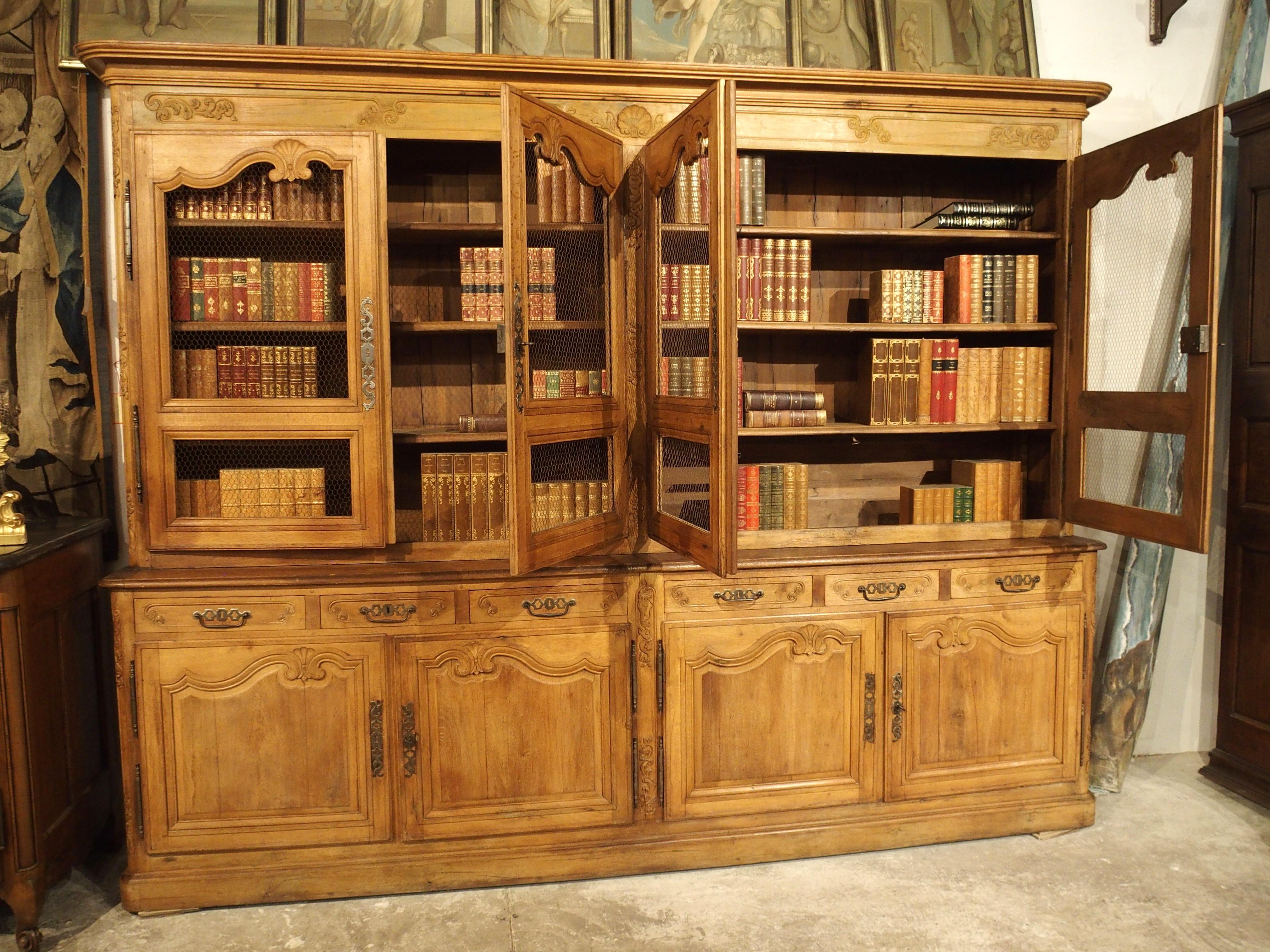 Circa 1800 Carved Oak and Wire Paneled Double Bibliothèque from Southwest France For Sale 13