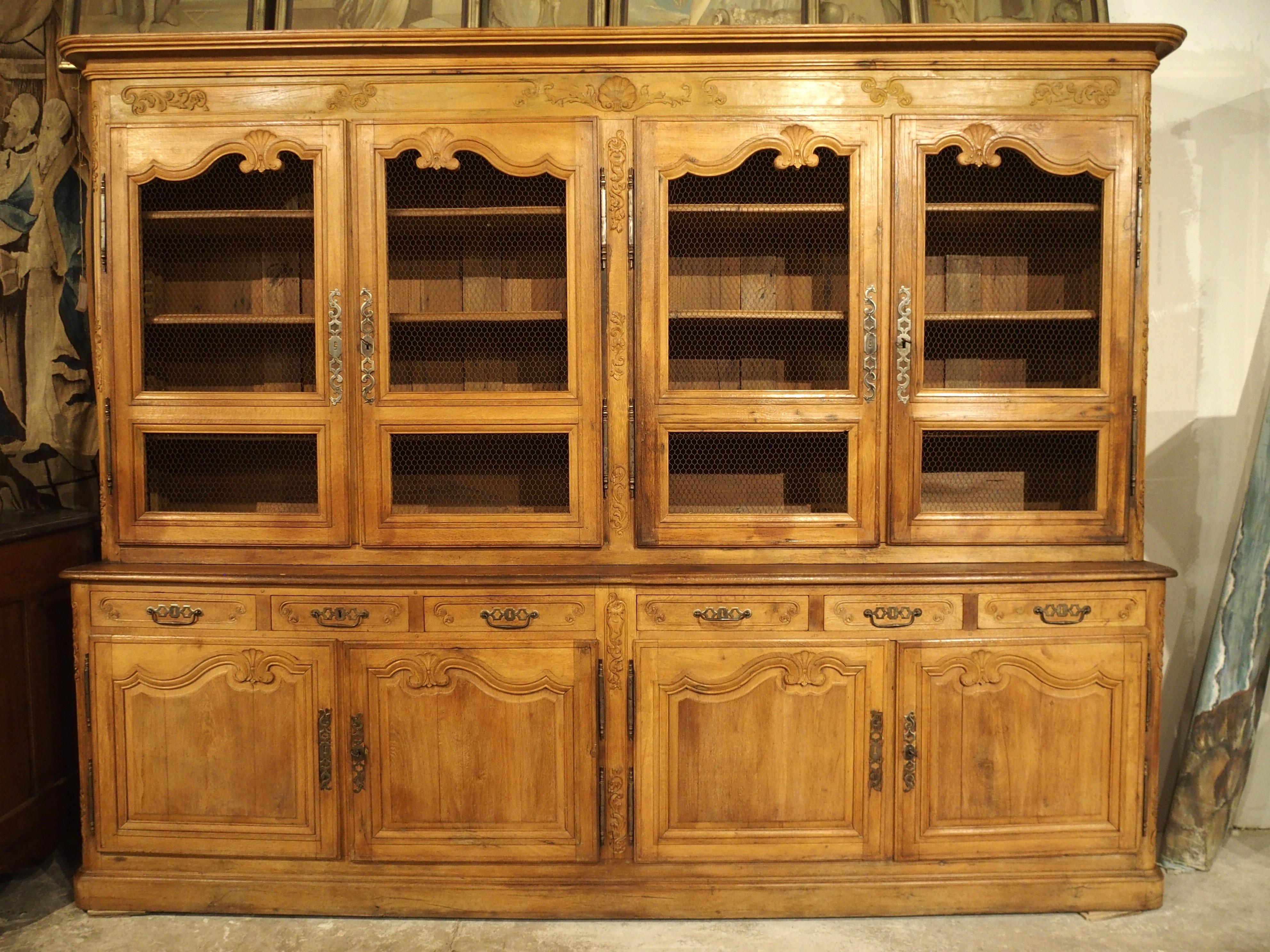 Circa 1800 Carved Oak and Wire Paneled Double Bibliothèque from Southwest France For Sale 14
