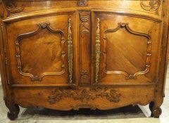 CIRCA 1800 Buffet aus geschnitzter Eiche aus der Gegend von Mont St. Michel, Frankreich