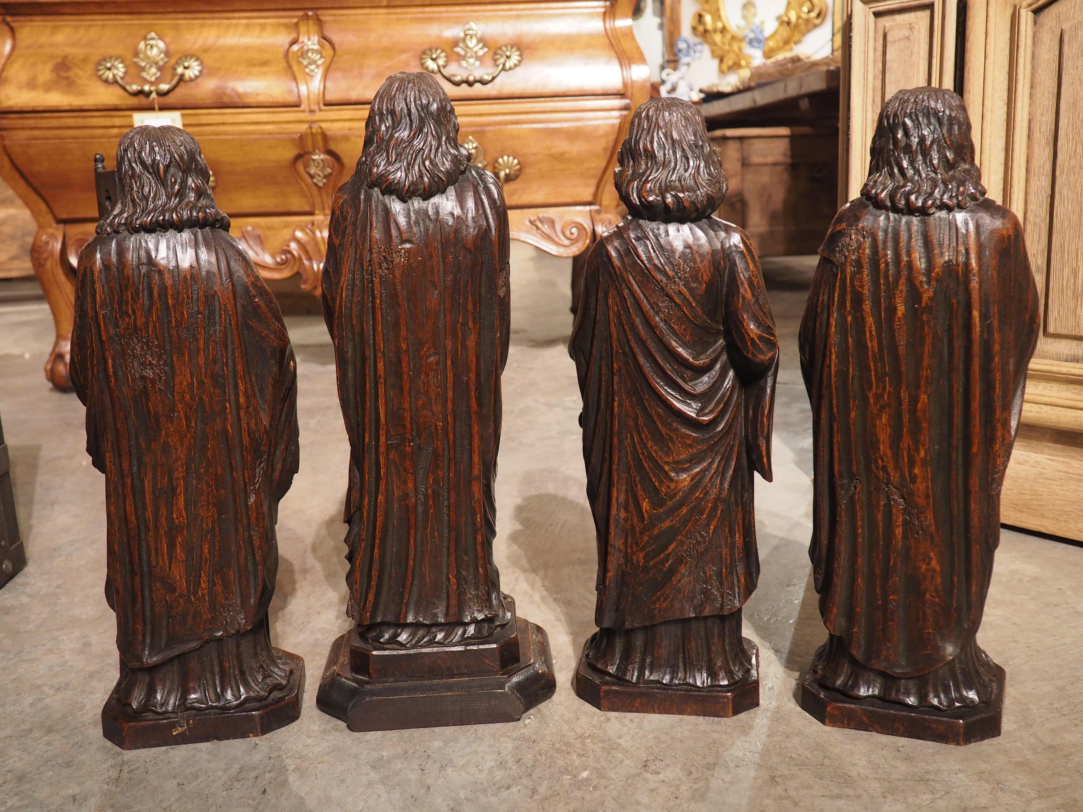 Geschnitzte Eichenholzskulpturen der Apostel James, John, Peter und Paul aus der Zeit um 1800 im Angebot 9