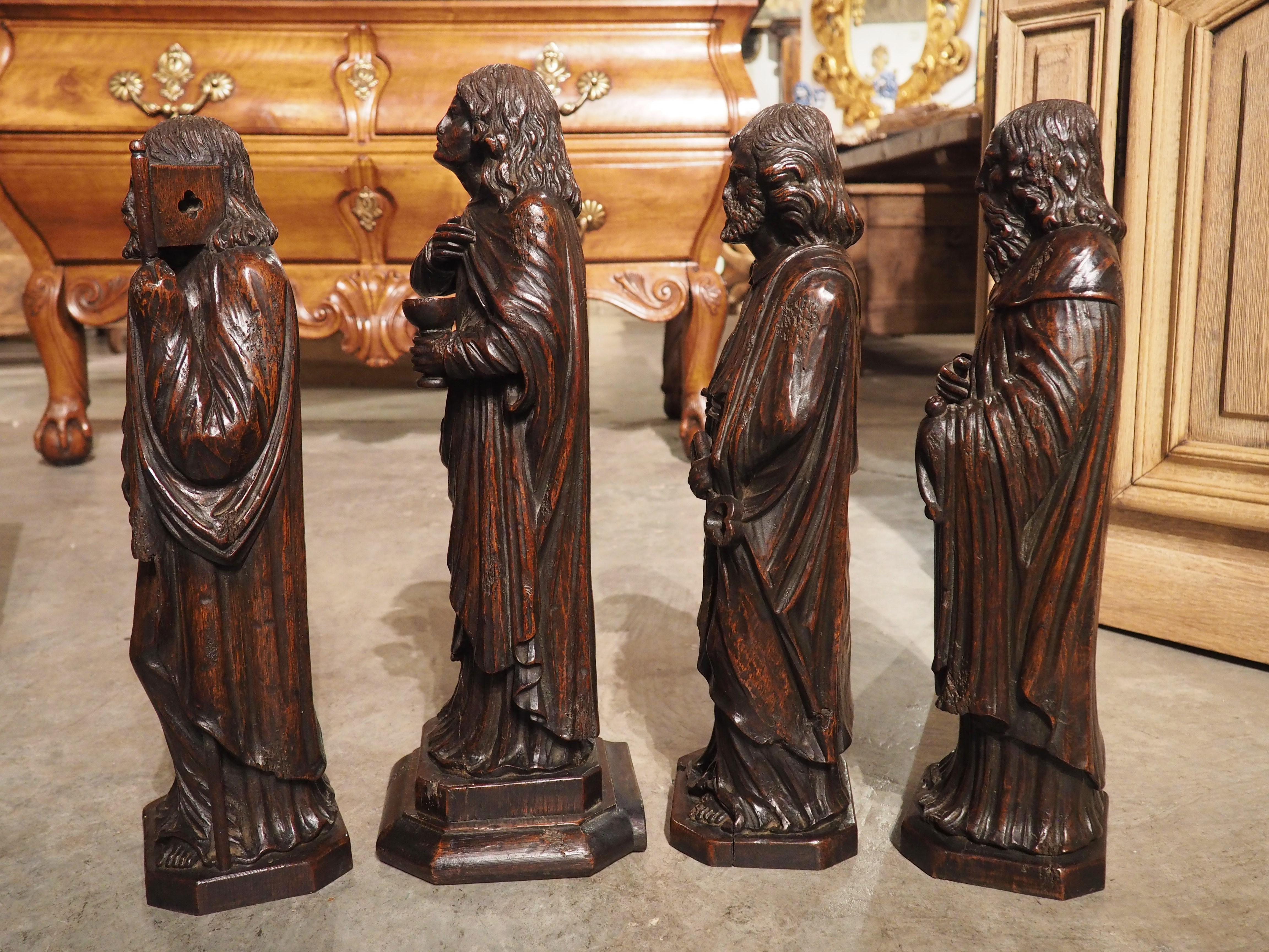 Sculptures en chêne sculptées des Apostles, James, John, Peter et Paul, datant d'environ 1800 en vente 10