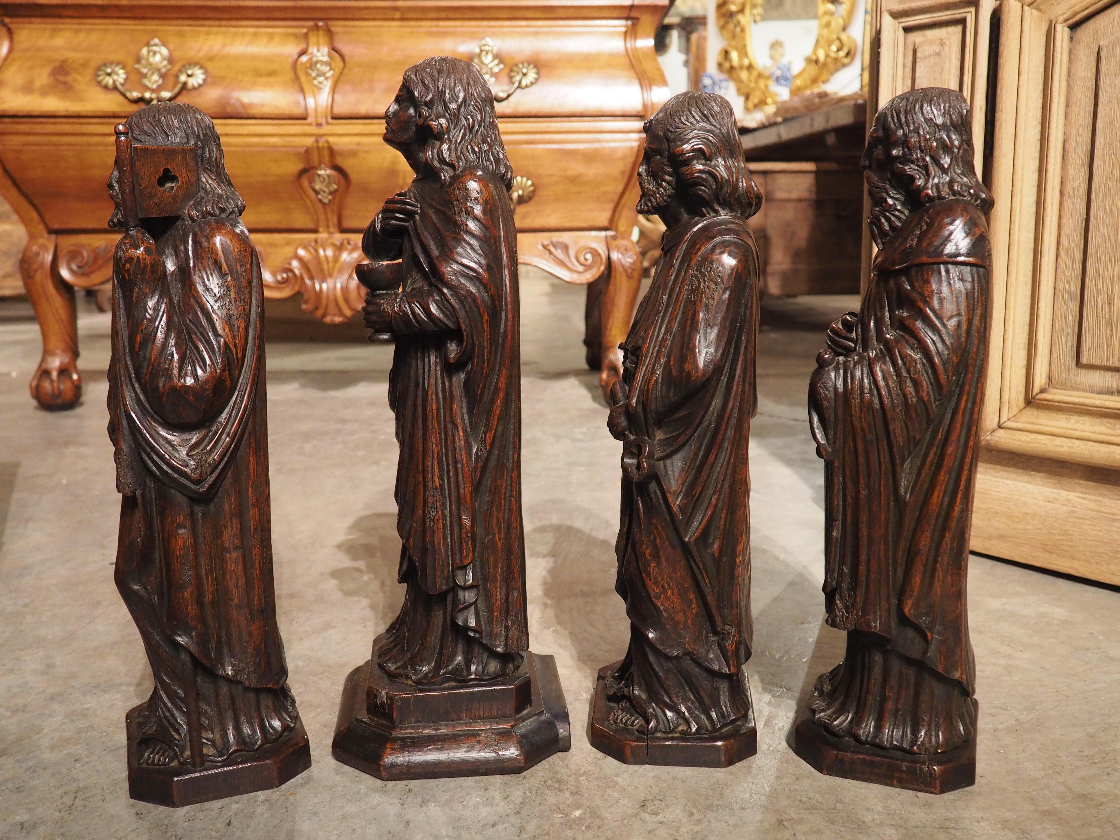 Sculture in Oak intagliate del 1800 circa raffiguranti gli Apostoli James, John, Peter e Paul in vendita 10