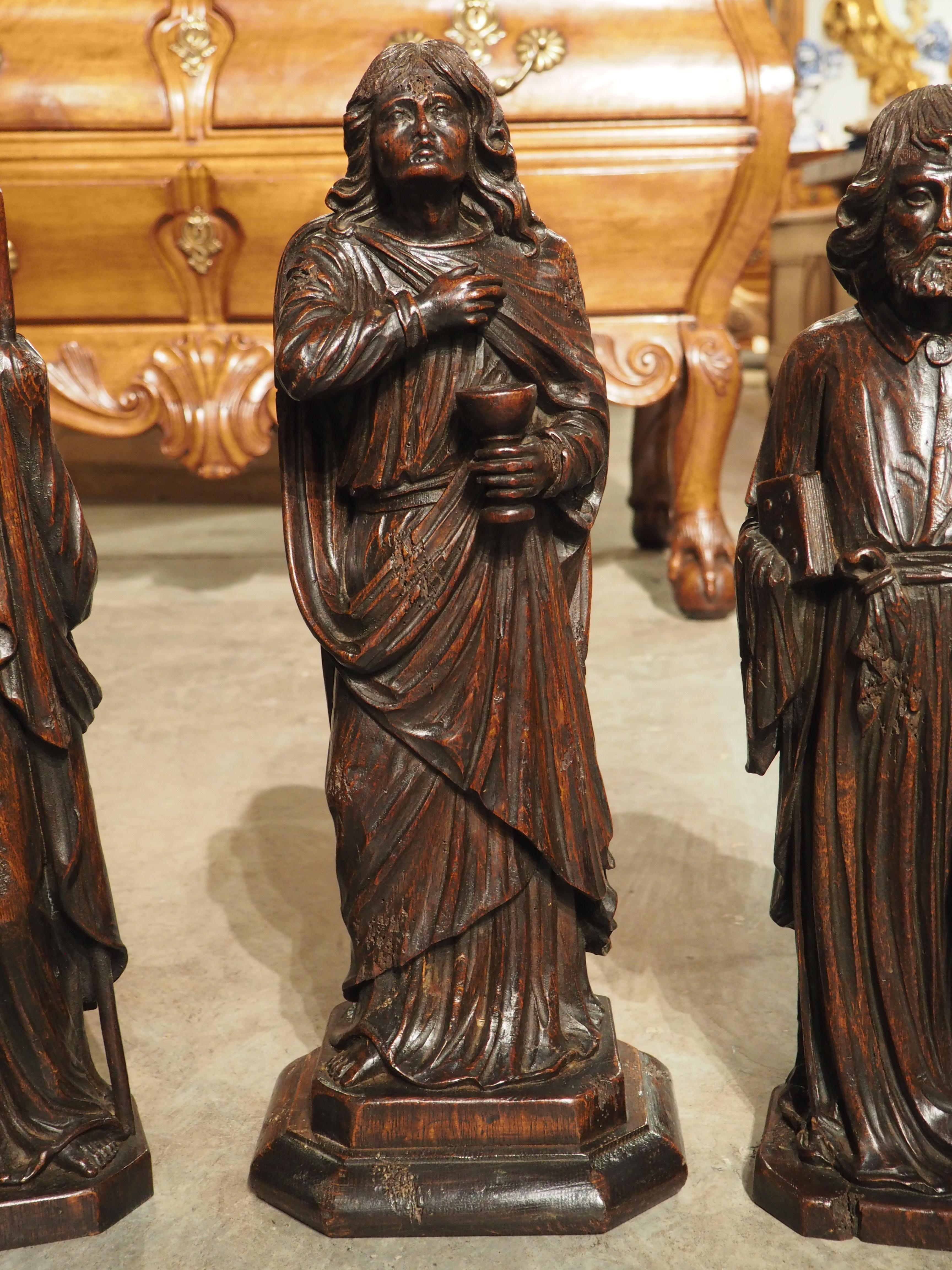 Sculpté à la main Sculptures en chêne sculptées des Apostles, James, John, Peter et Paul, datant d'environ 1800 en vente