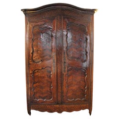 Armoire française en cerisier et châtaignier circa 1800