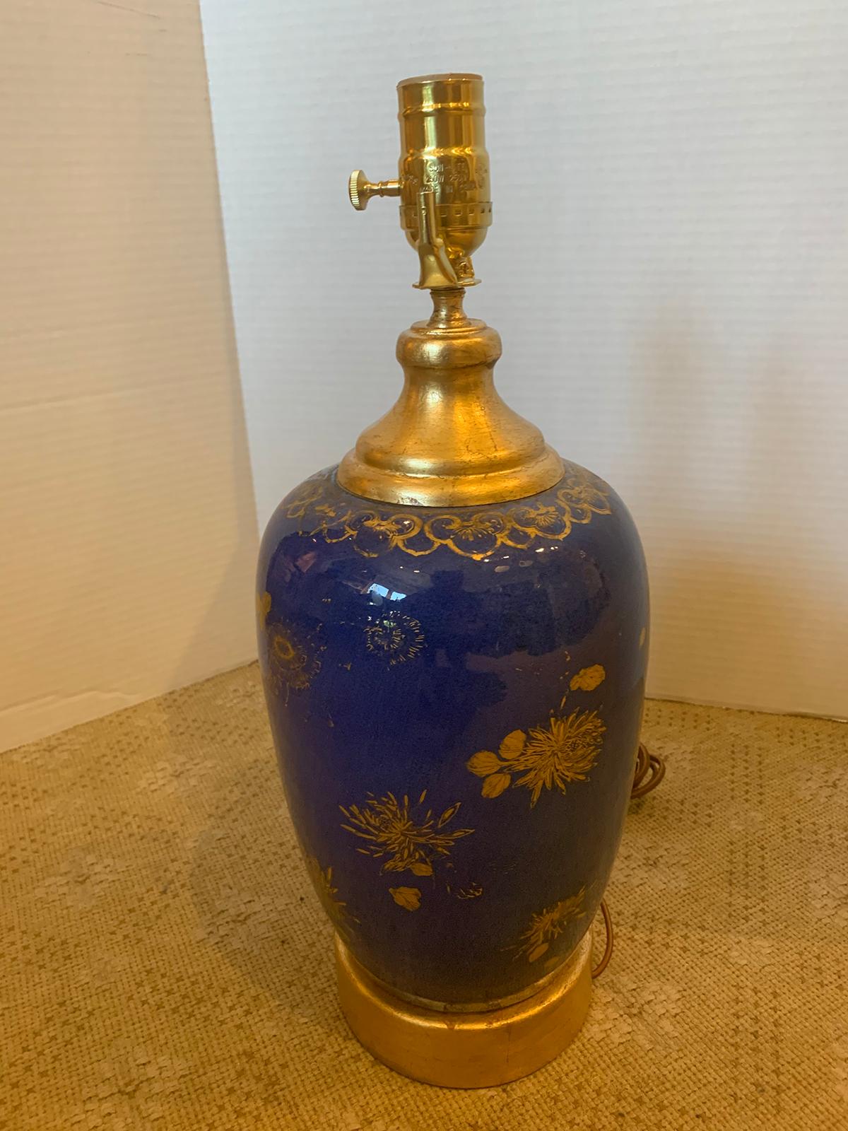 Chinese Blue and Gilt Porcelain Lamp on Custom Giltwood Base, circa 1800 9