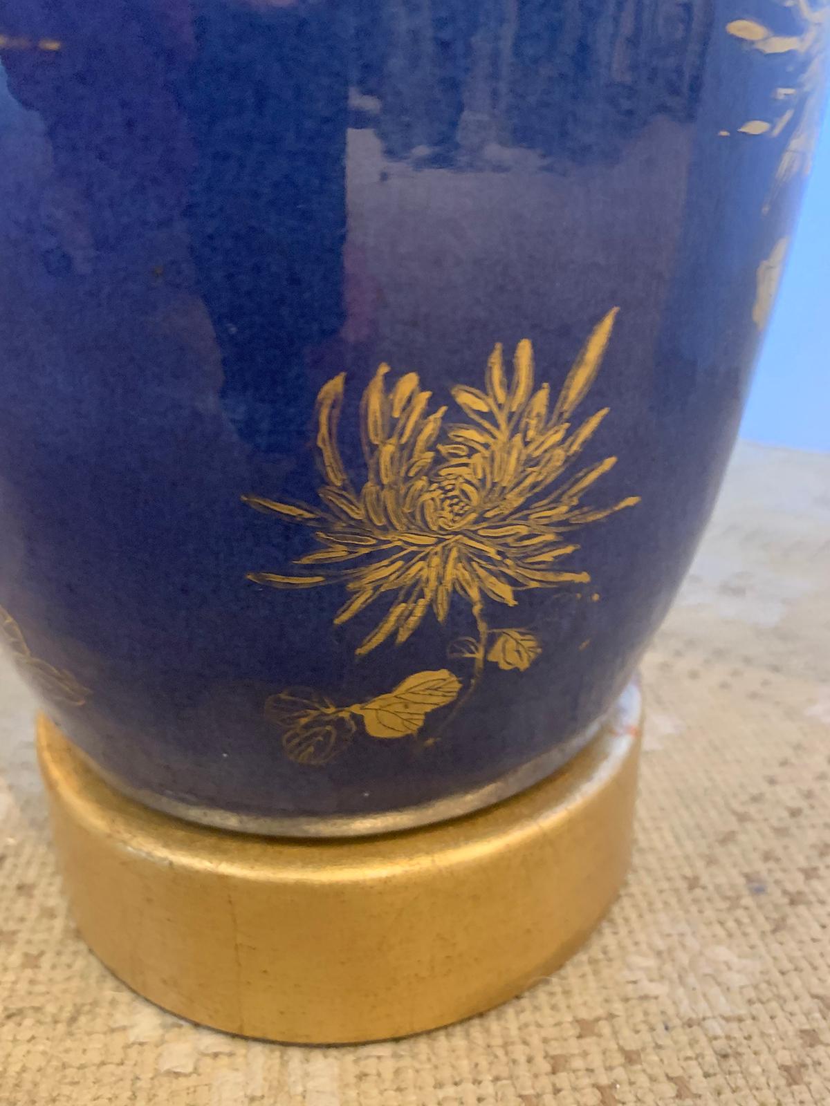 Chinese Blue and Gilt Porcelain Lamp on Custom Giltwood Base, circa 1800 1
