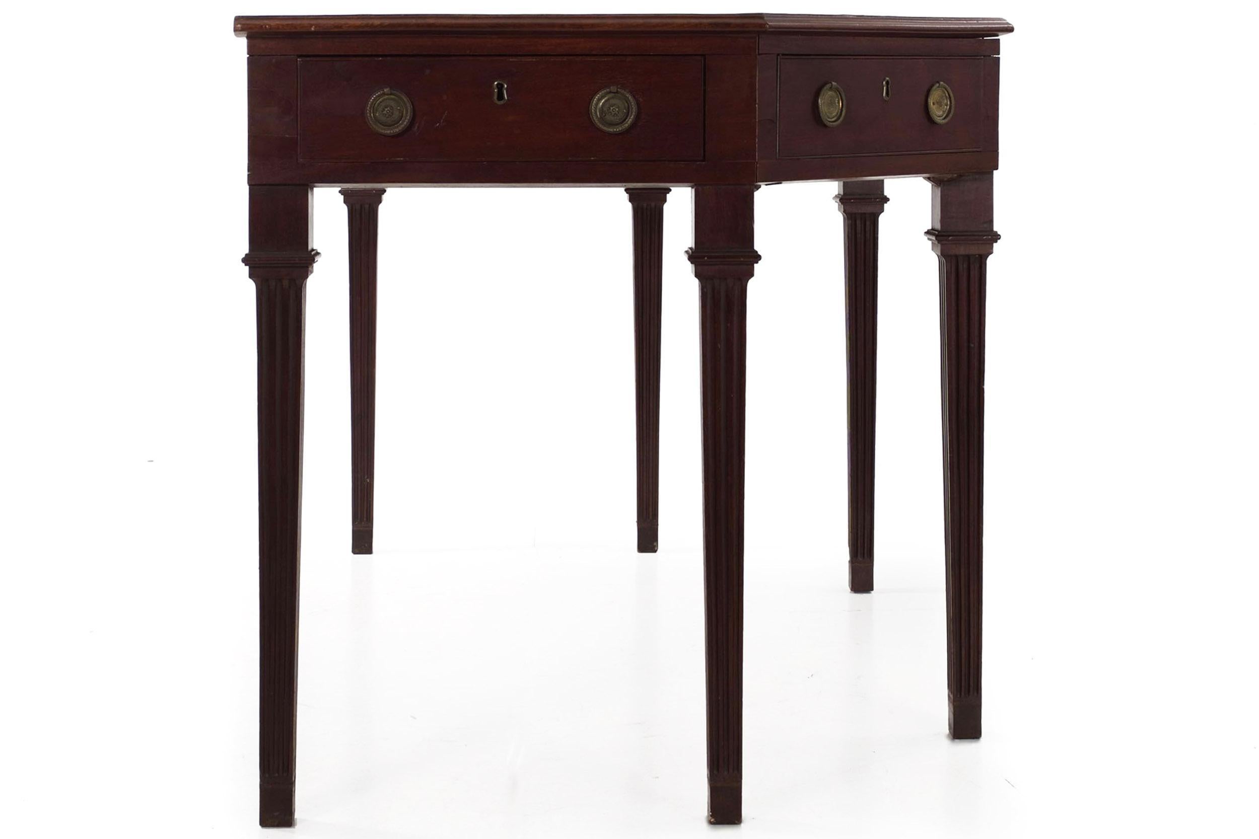 English George III Mahogany Antique Leather-Top Writing Desk, circa 1800 In Good Condition In Shippensburg, PA