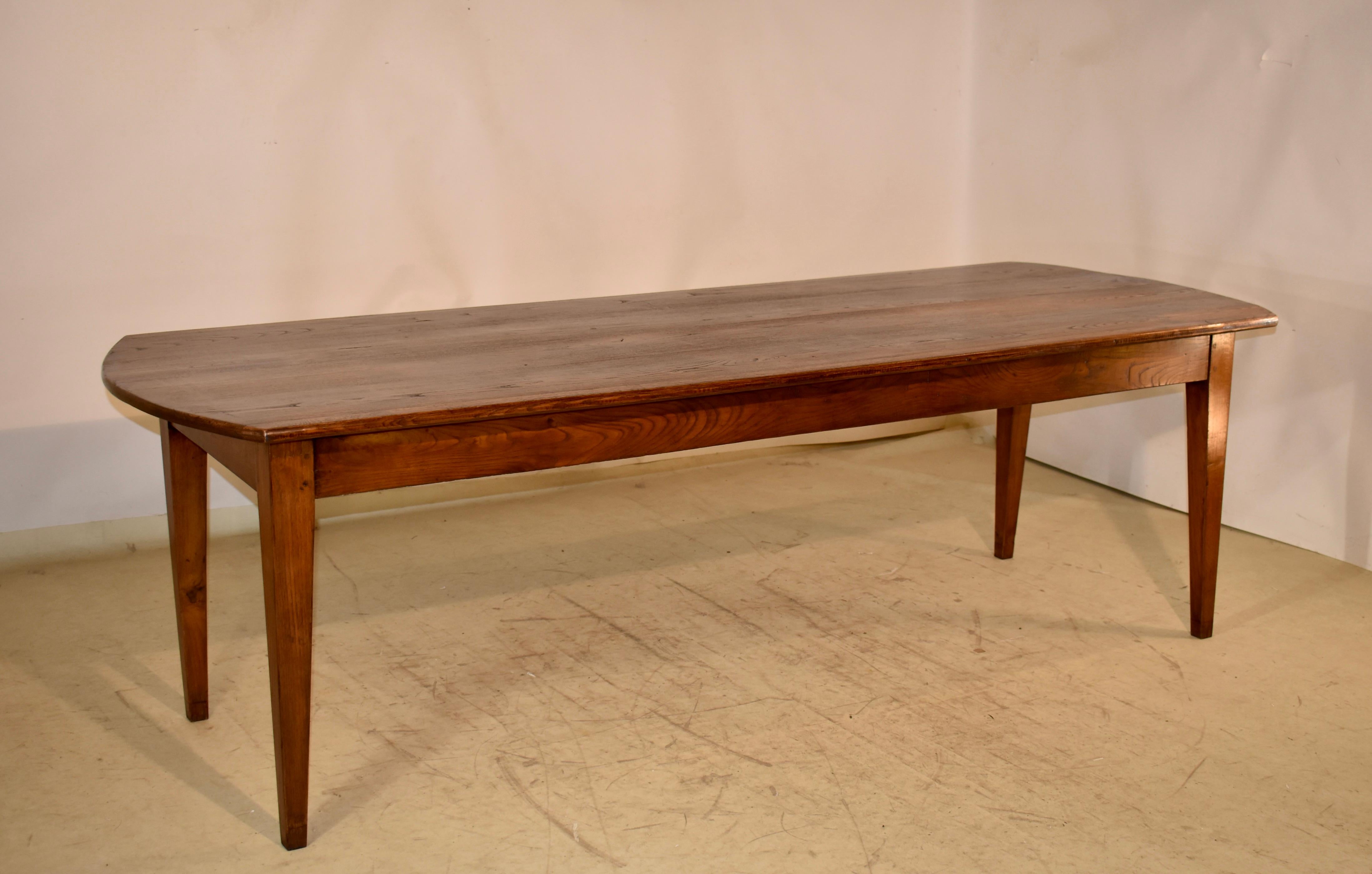 Circa 1800 French Chestnut Farm Table In Good Condition For Sale In High Point, NC