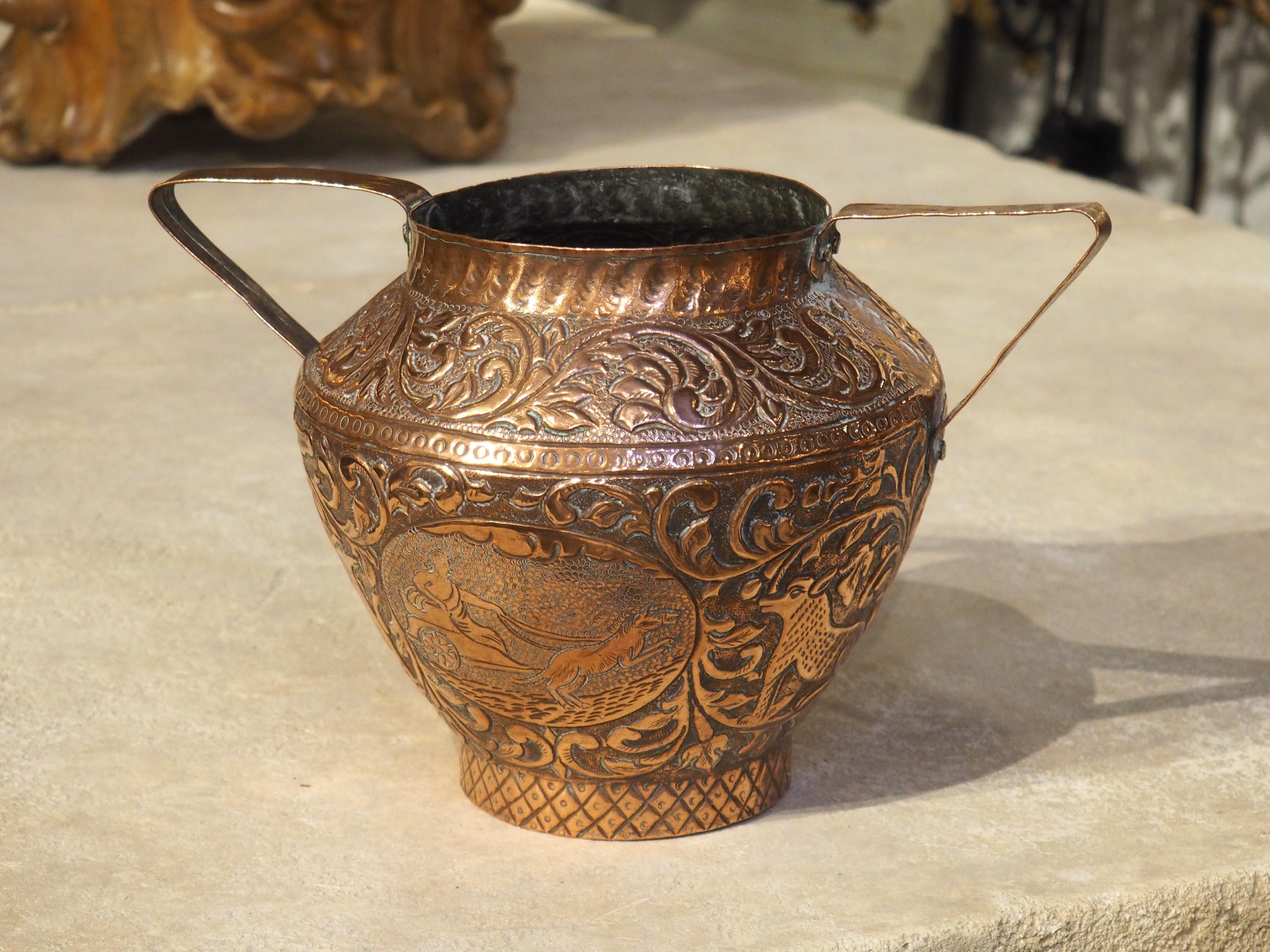 Vase français à 2 poignées en cuivre datant d'environ 1800 avec chariot et cartouche en vente 10