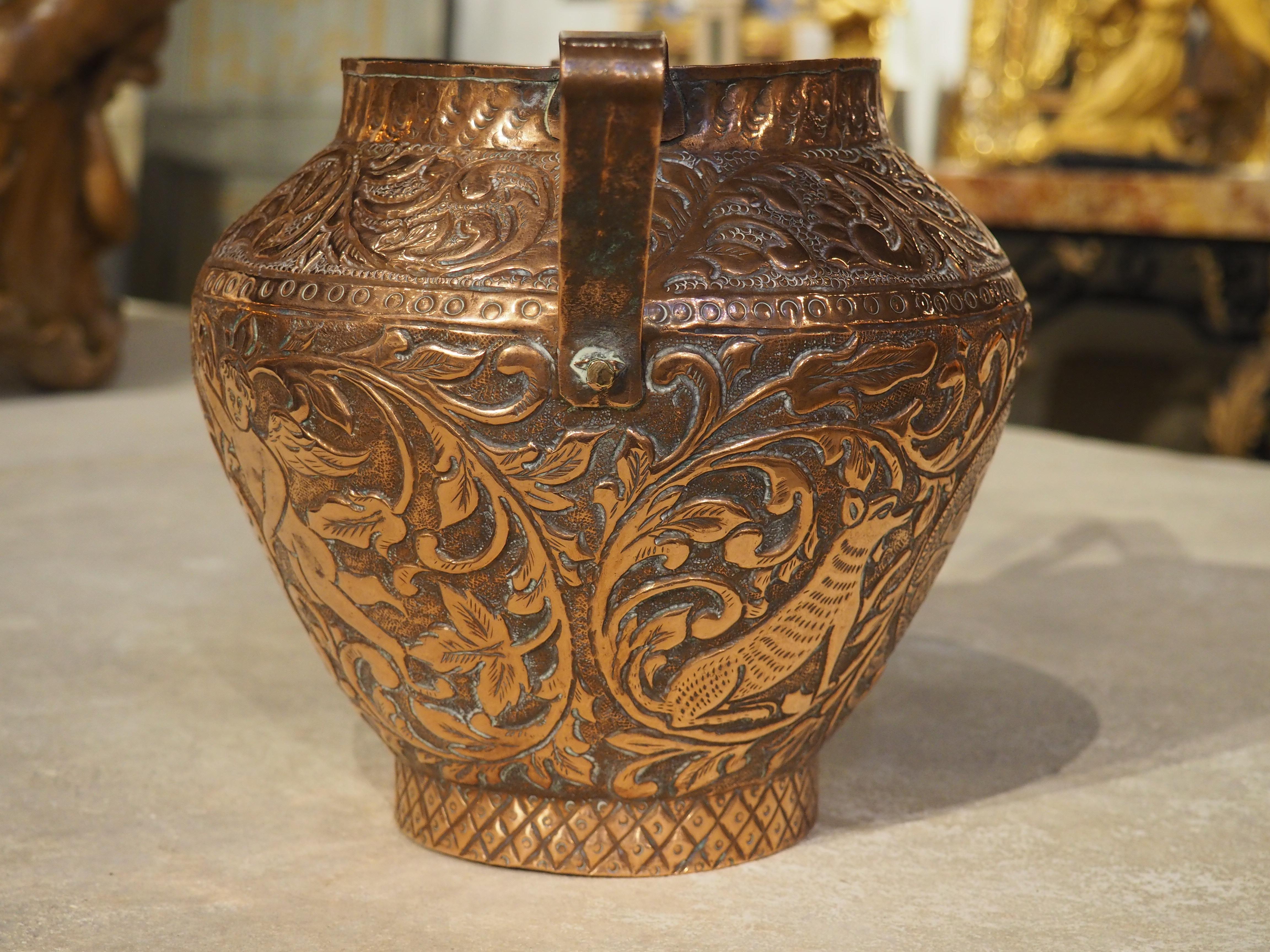Vase français à 2 poignées en cuivre datant d'environ 1800 avec chariot et cartouche en vente 1
