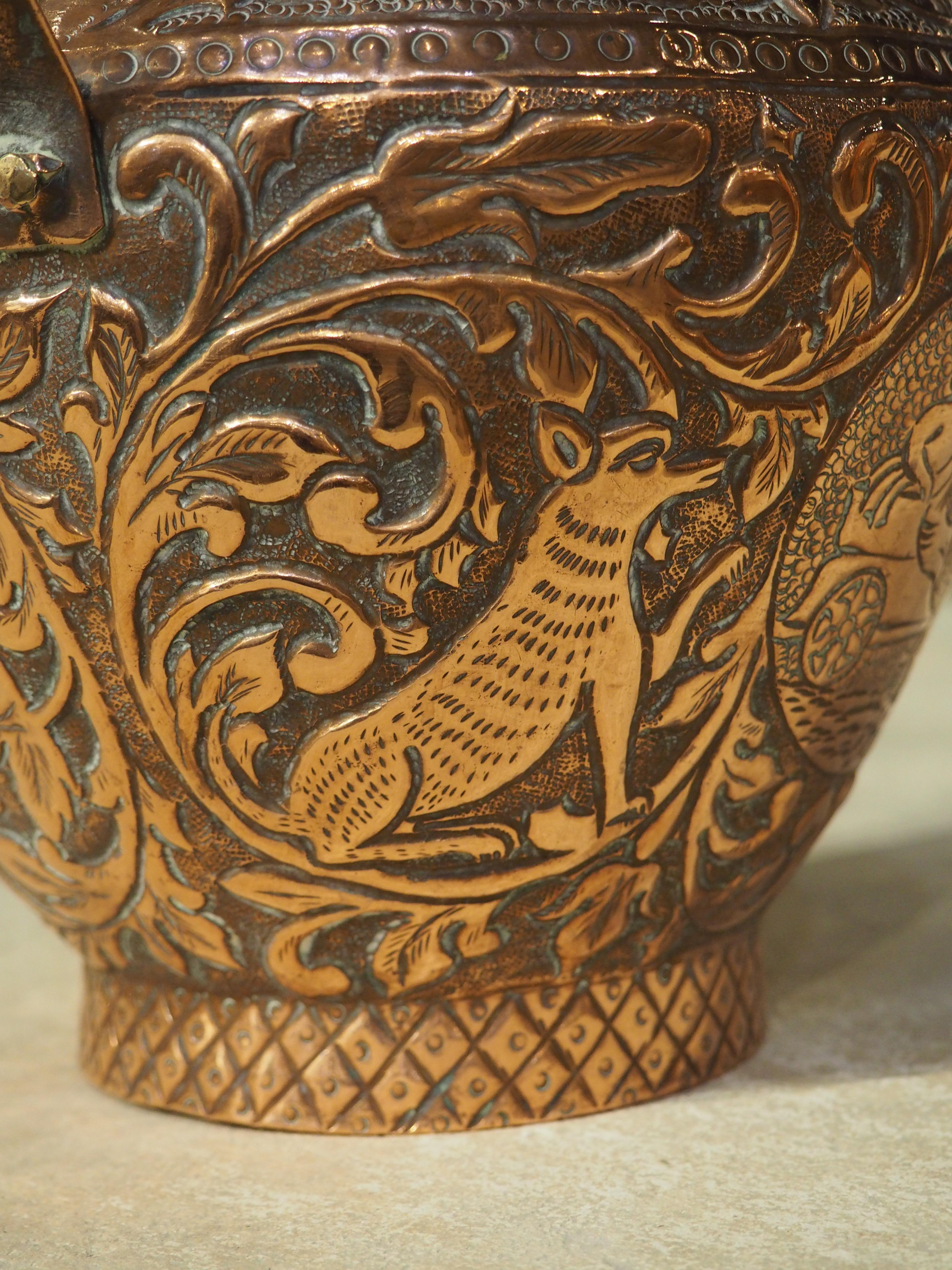 Vase français à 2 poignées en cuivre datant d'environ 1800 avec chariot et cartouche en vente 2