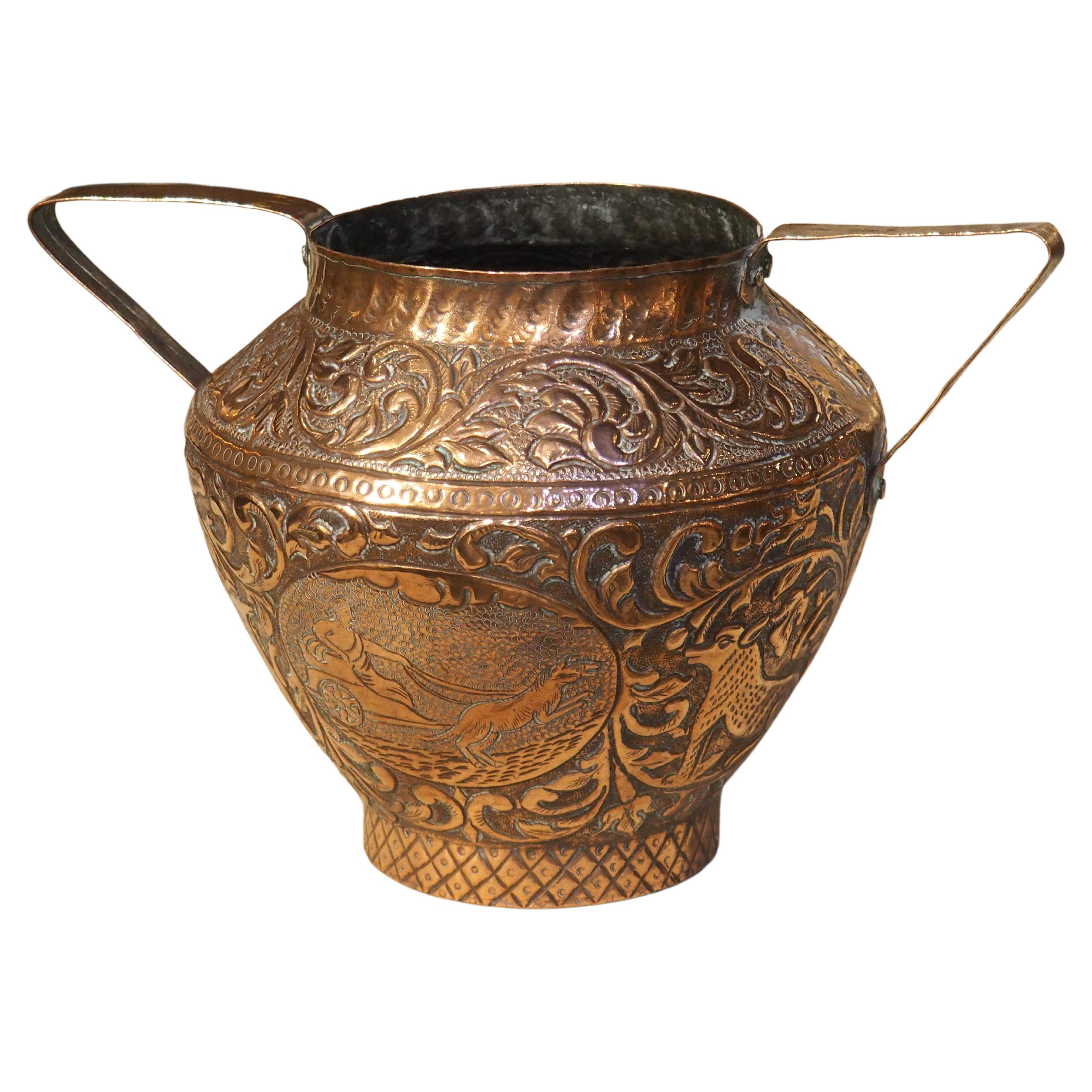 Vase français à 2 poignées en cuivre datant d'environ 1800 avec chariot et cartouche en vente