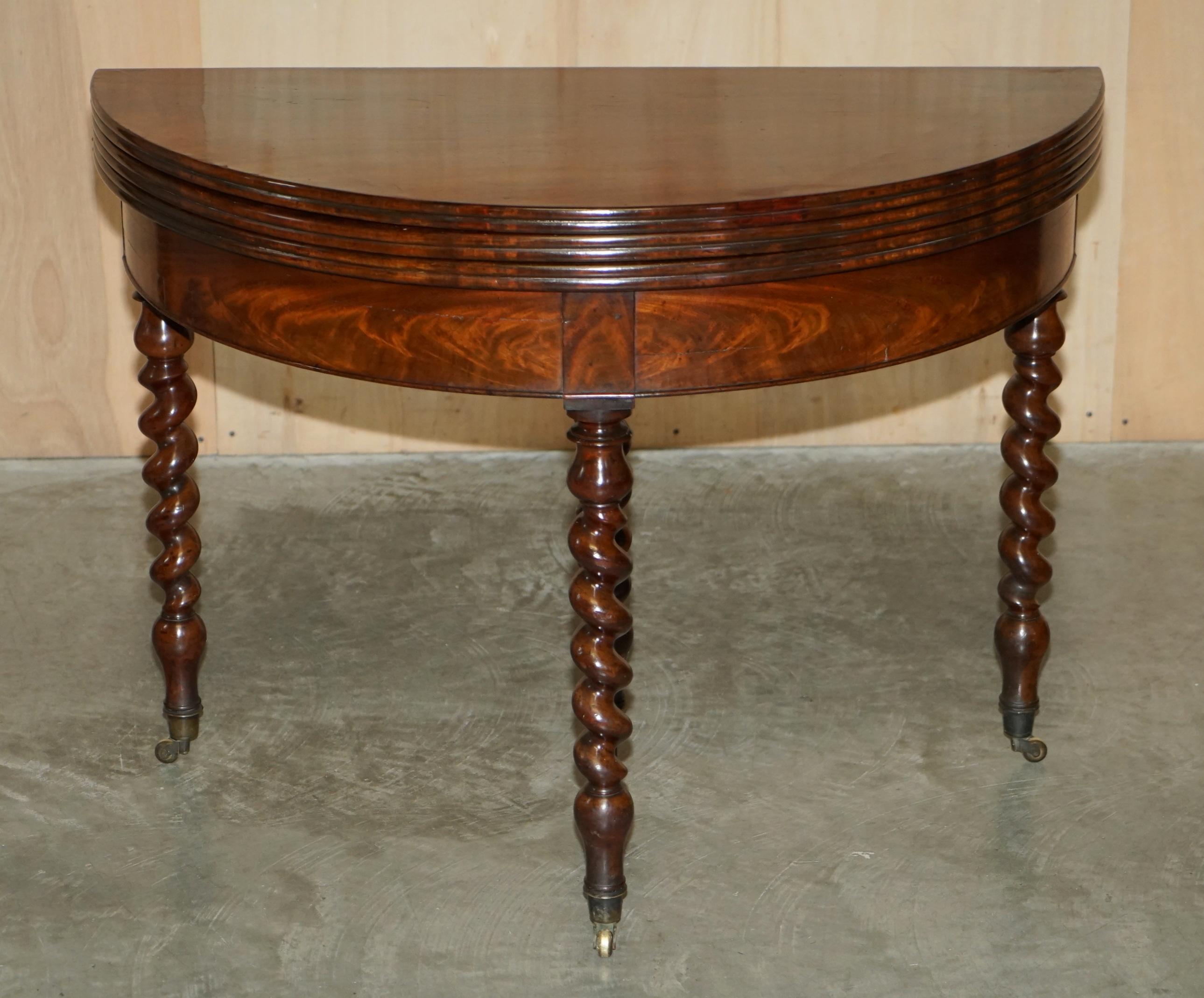 George III CIRCA 1800 - TABLE DE JEU DE CARTES DE LUNE DE LA DiRECTORIE DEMI LUNE, entièrement restaurée. en vente