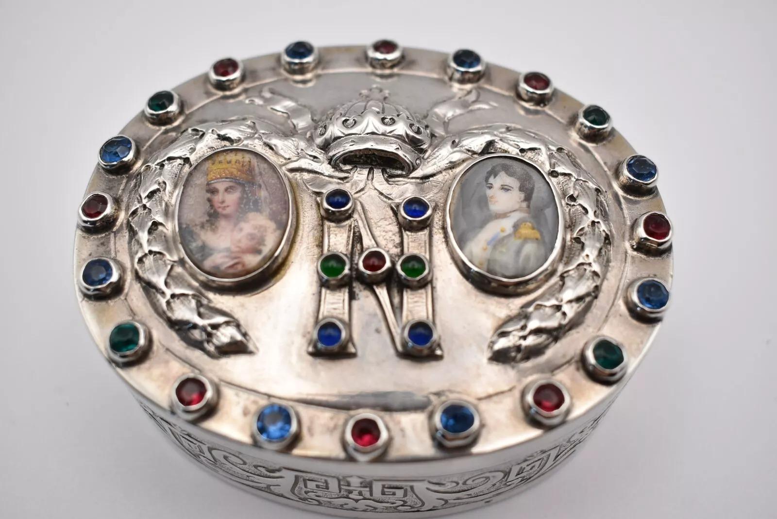 Caja de plata georgiana de hacia 1800 en homenaje al joven Napoleón, Josephine & Child en Excelente estado para la venta en London, GB