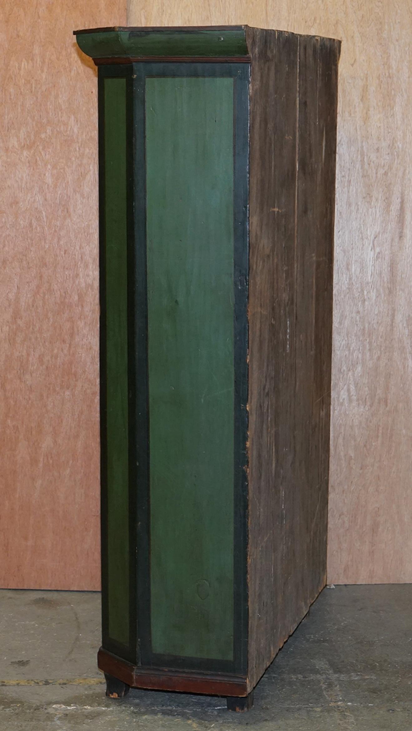 Armoire de salle à manger ou de pot suédoise verte peinte à la main datant d'environ 1800 - Déco musical en vente 12