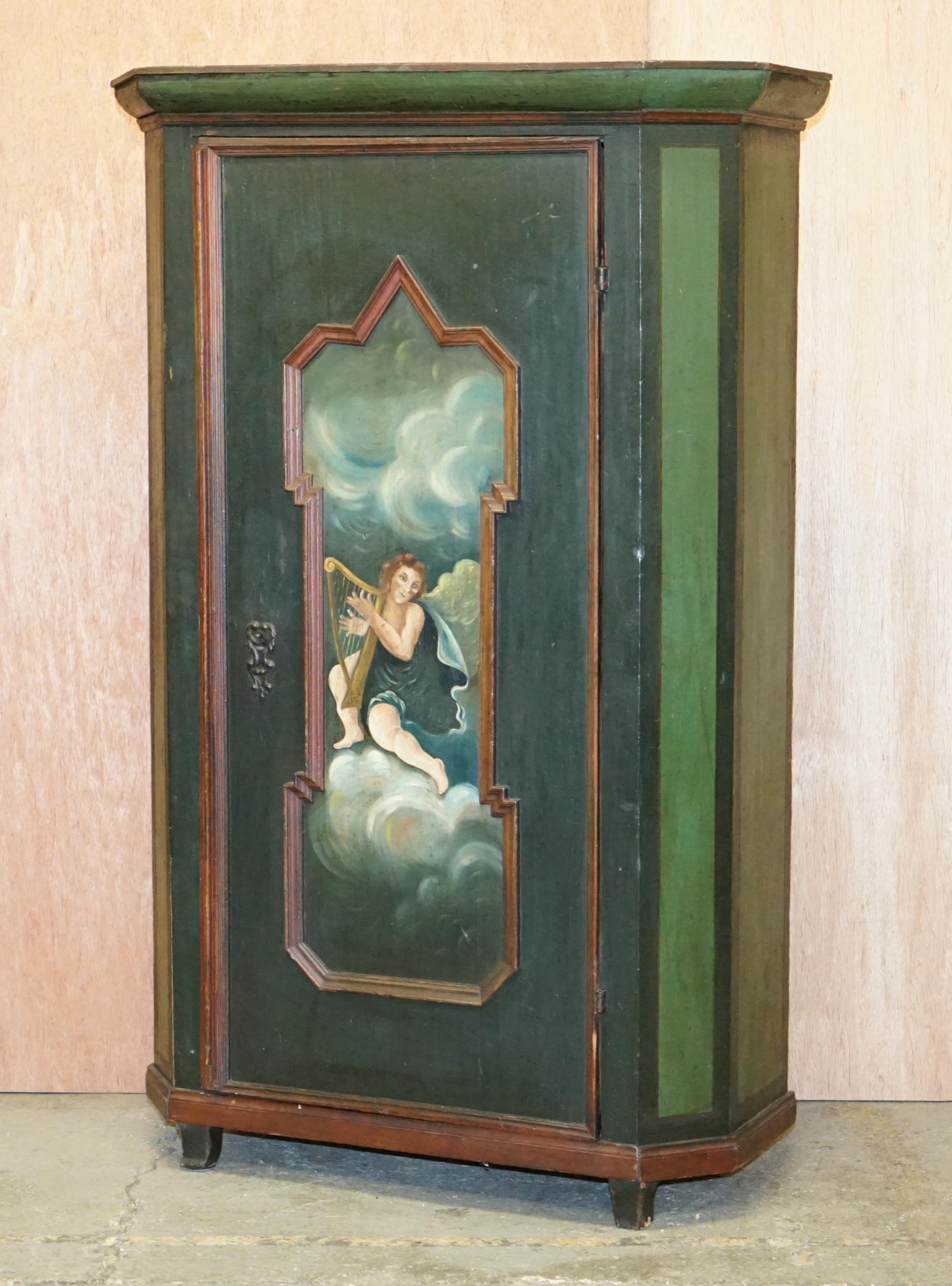 George III Armoire de salle à manger ou de pot suédoise verte peinte à la main datant d'environ 1800 - Déco musical en vente