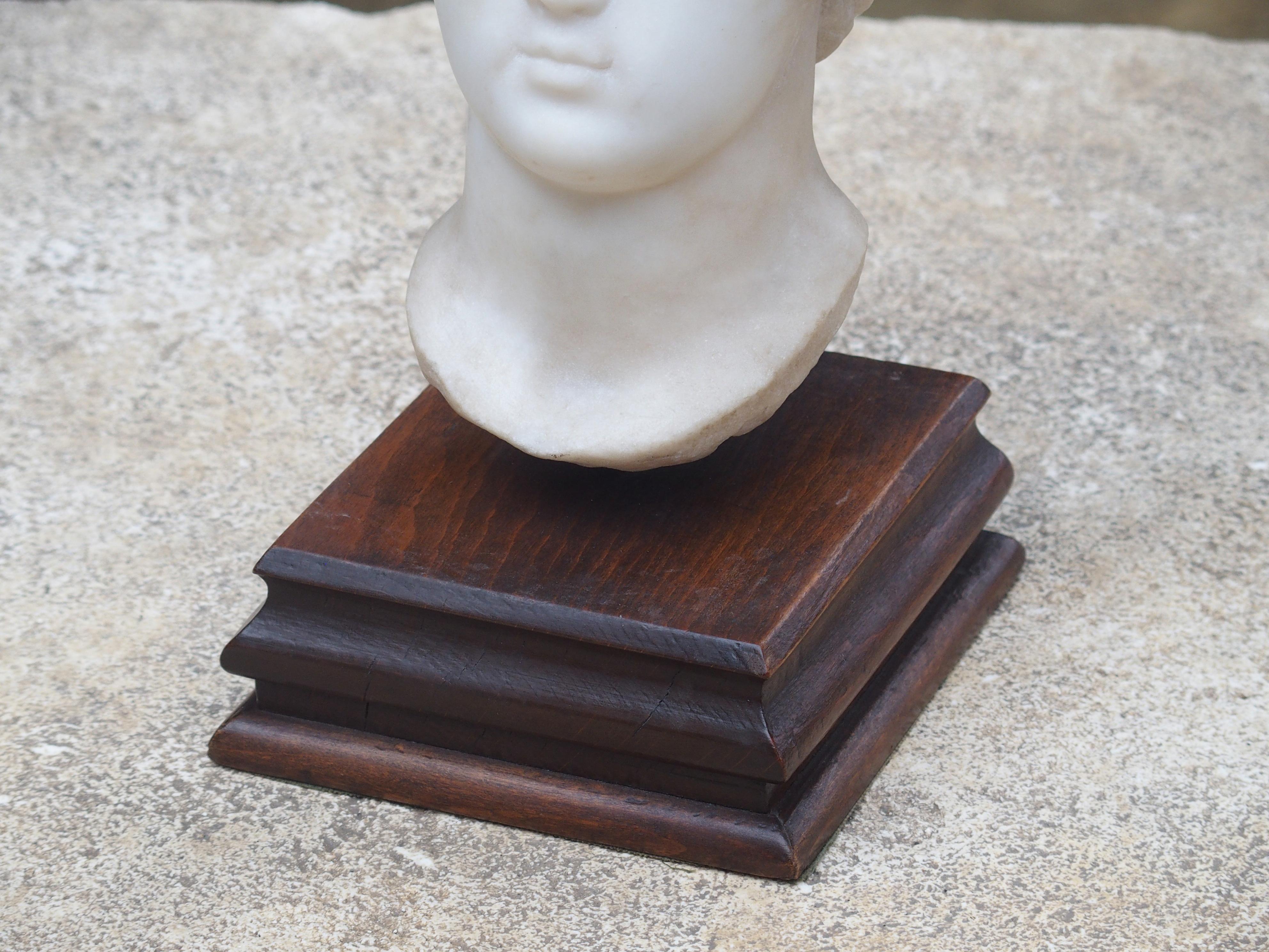Italian Marble Head on Wooden Base, circa 1800 For Sale 6
