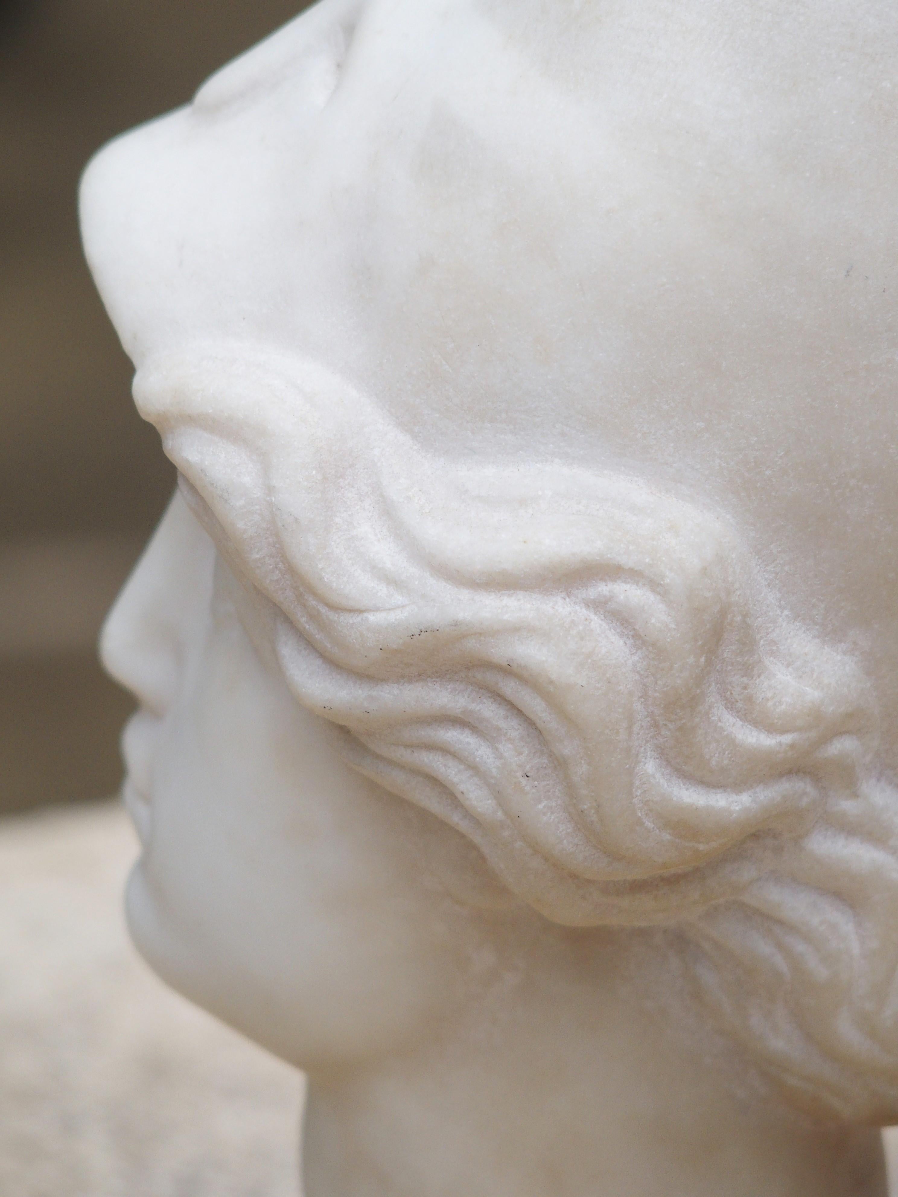 Italian Marble Head on Wooden Base, circa 1800 In Good Condition For Sale In Dallas, TX